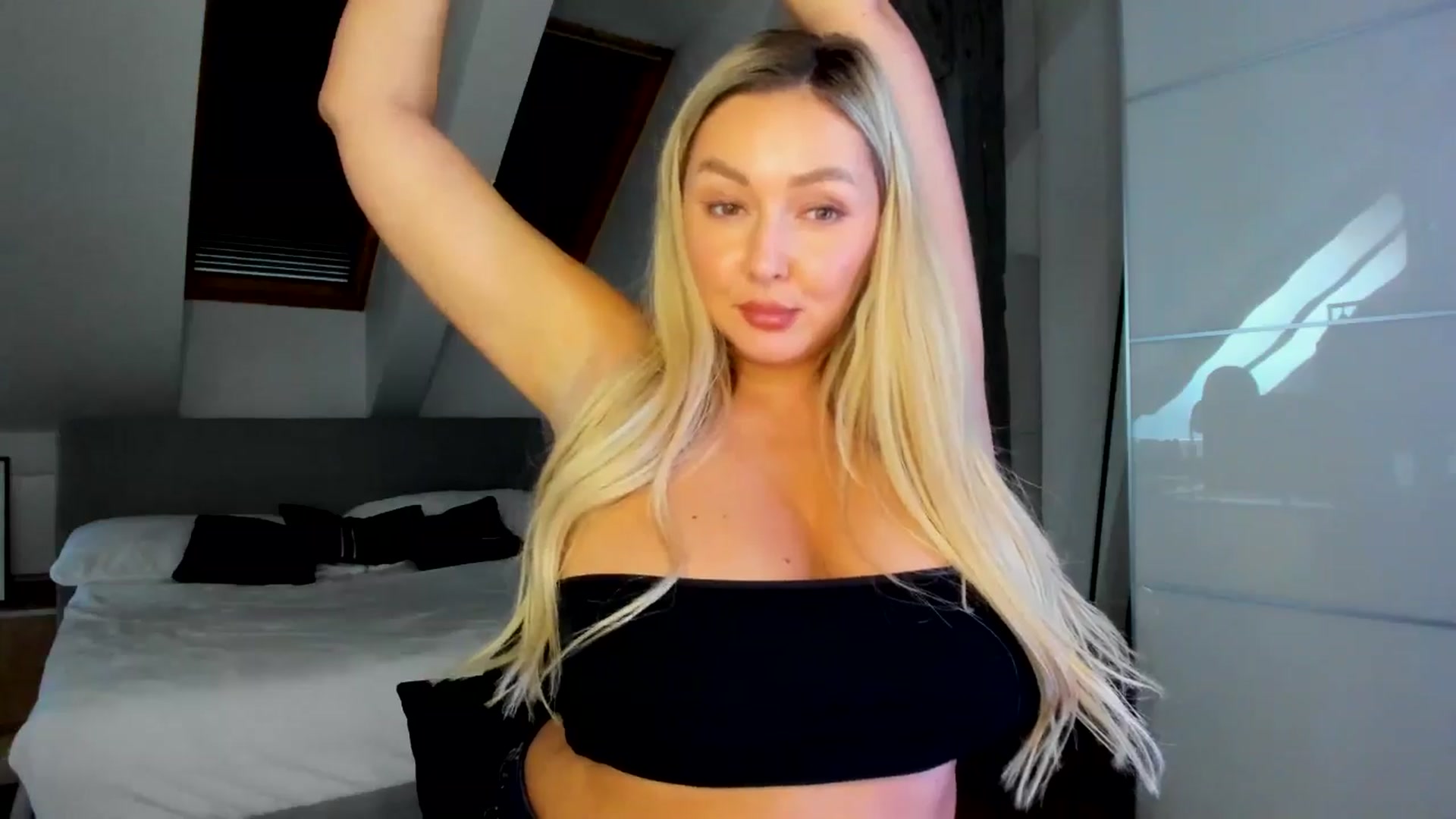 Gallery image thumbnail from Mi_Ha's myfreecams stream on, 04/17/2026, 14:54 image 7 of 20