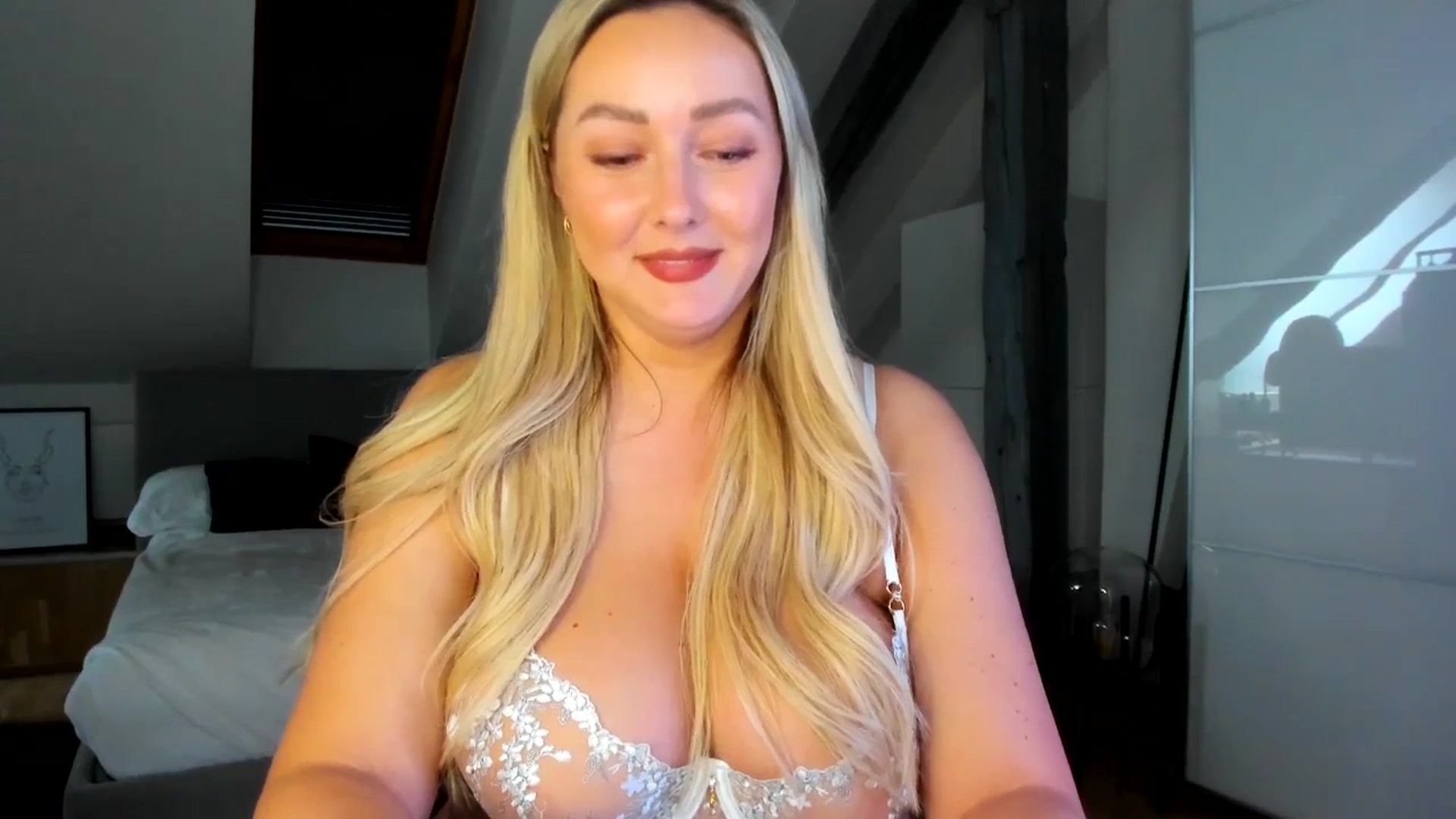 Gallery image thumbnail from Mi_Ha's myfreecams stream on, 04/18/2026, 15:23 image 2 of 20