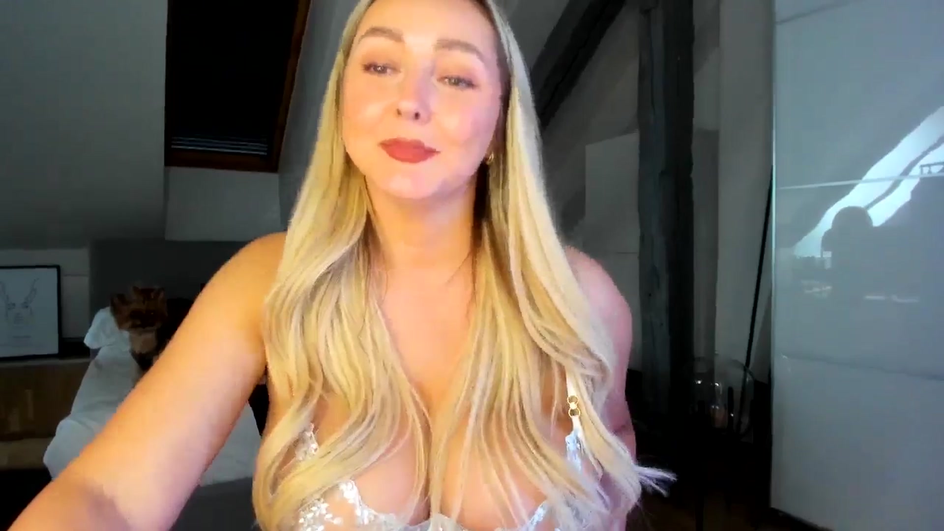 Gallery image thumbnail from Mi_Ha's myfreecams stream on, 04/18/2026, 15:23 image 6 of 20