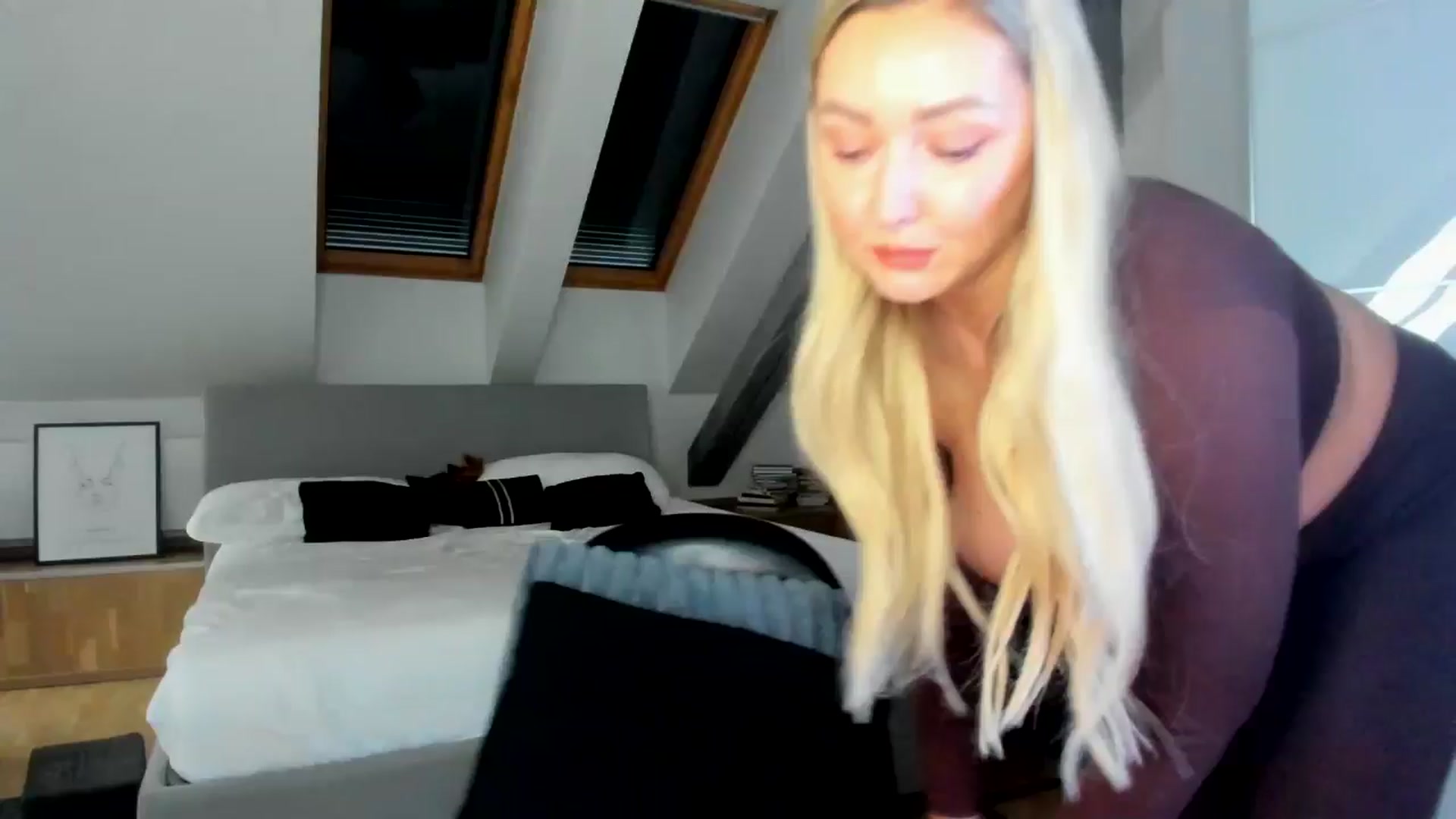 Gallery image thumbnail from Mi_Ha's myfreecams stream on, 04/20/2026, 14:46 image 6 of 20