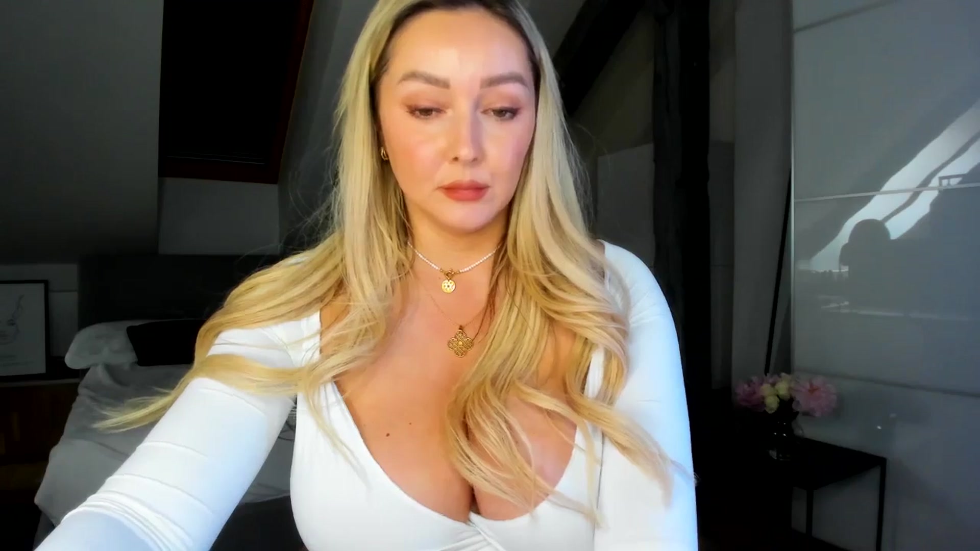 Gallery image thumbnail from Mi_Ha's myfreecams stream on, 04/21/2026, 10:58 image 6 of 20
