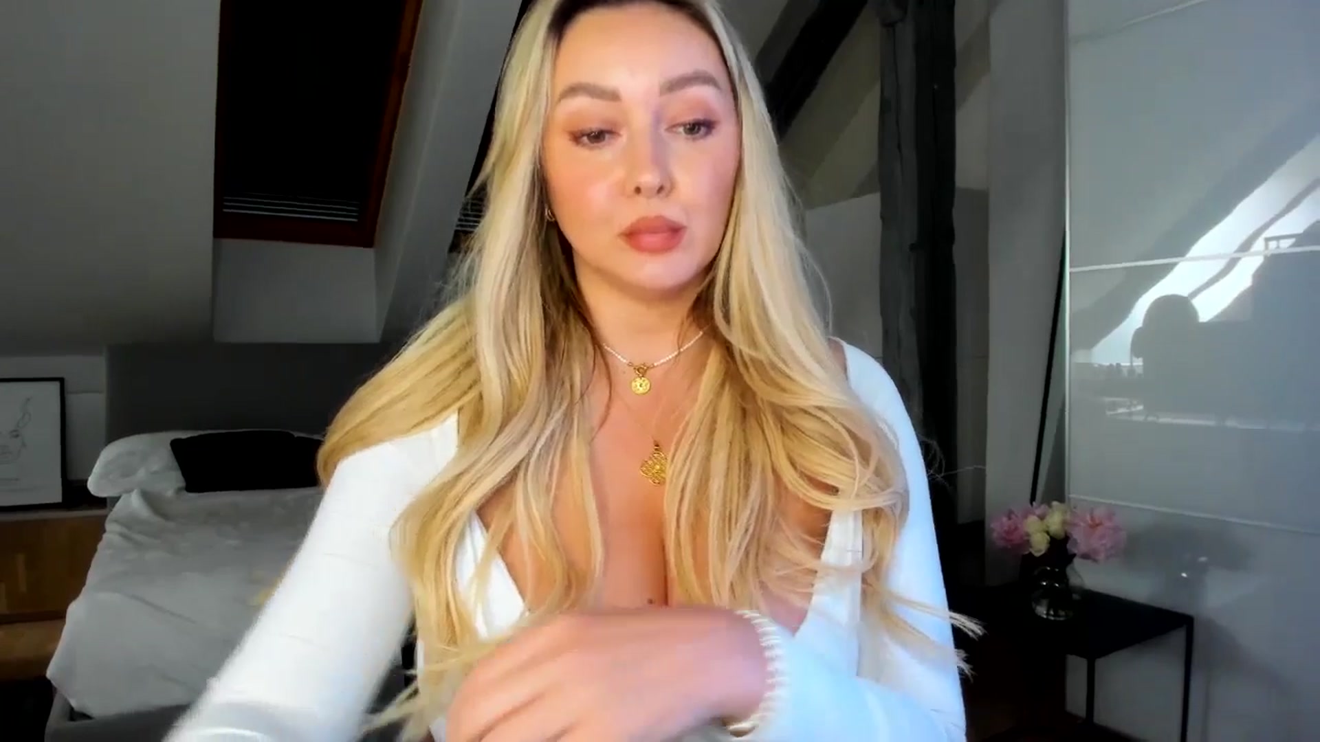 Gallery image thumbnail from Mi_Ha's myfreecams stream on, 04/21/2026, 10:58 image 15 of 20