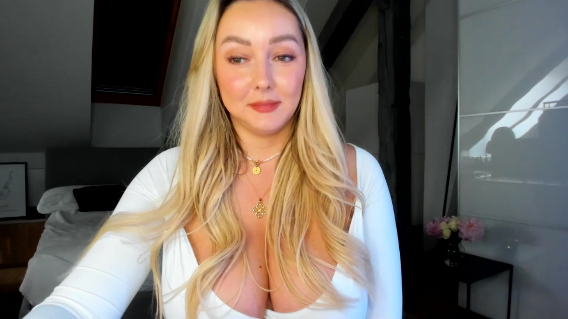 Gallery image thumbnail from Mi_Ha's myfreecams stream on, 04/21/2026, 10:58 image 10 of 20