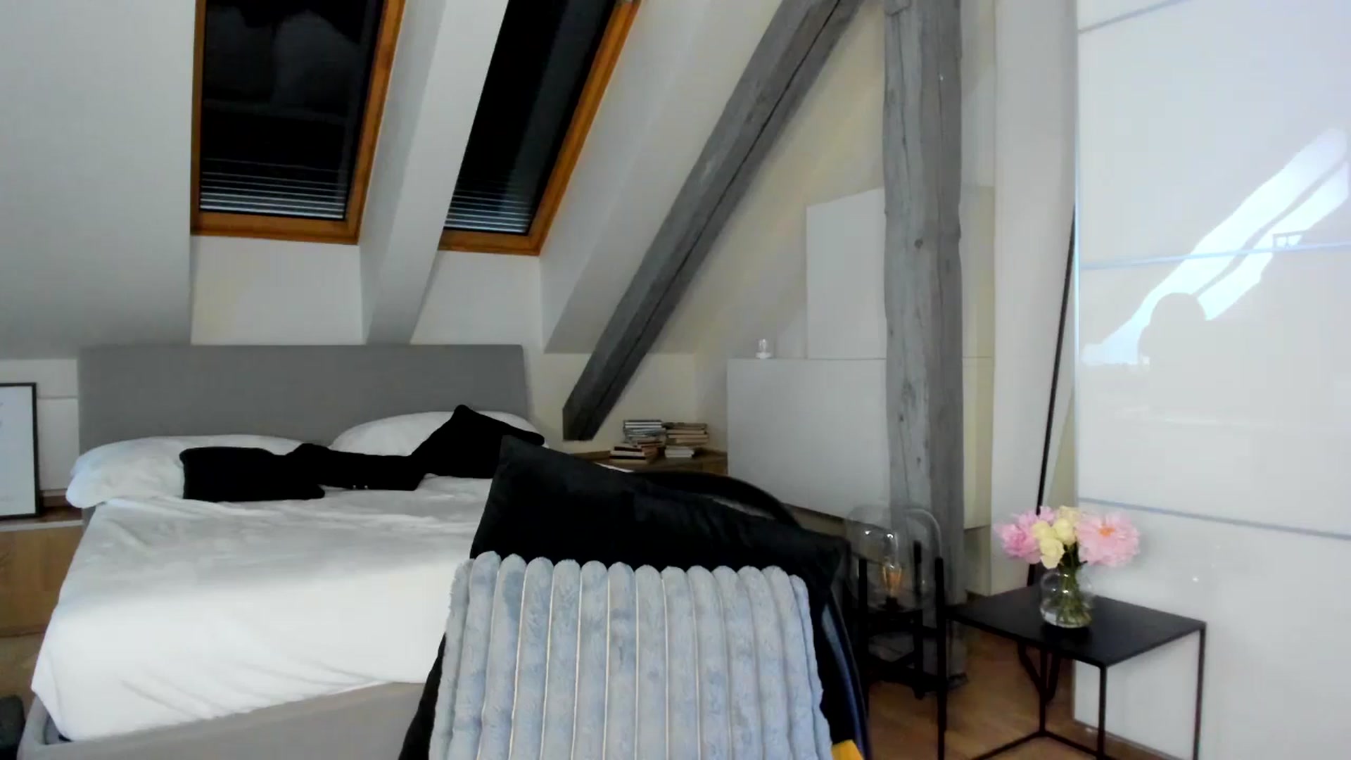 Gallery image thumbnail from Mi_Ha's myfreecams stream on, 04/22/2026, 16:06 image 6 of 20
