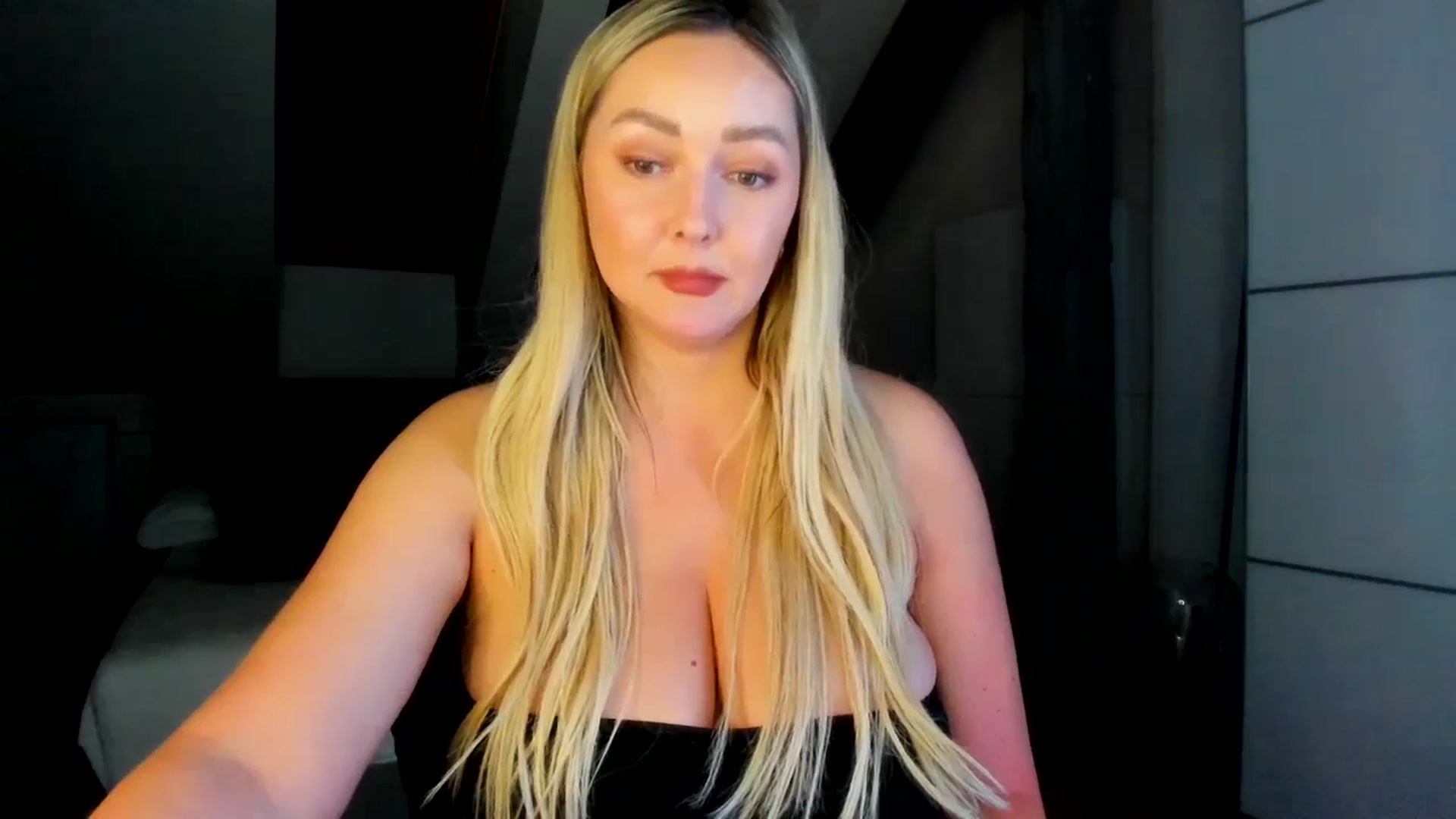 Gallery image thumbnail from Mi_Ha's myfreecams stream on, 04/23/2026, 21:01 image 9 of 20