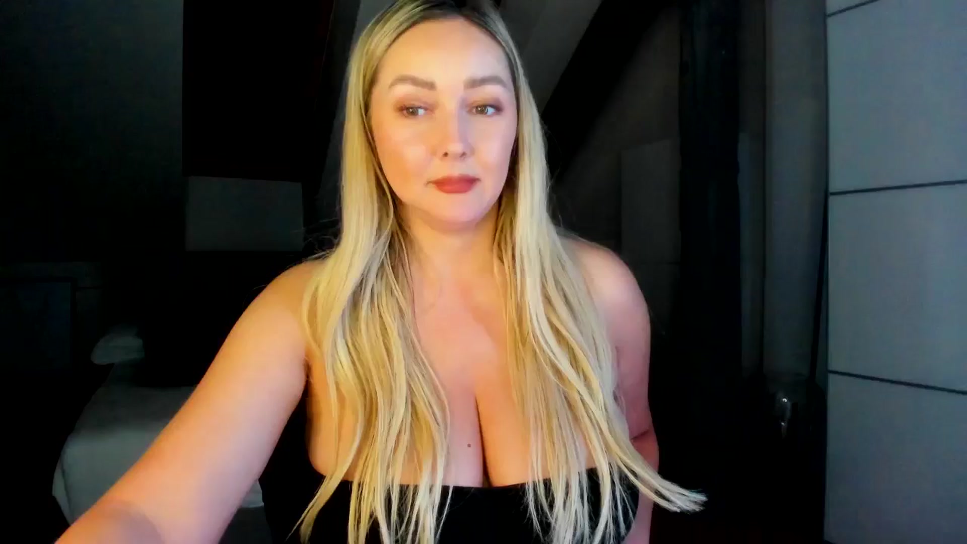 Gallery image thumbnail from Mi_Ha's myfreecams stream on, 04/23/2026, 21:01 image 15 of 20