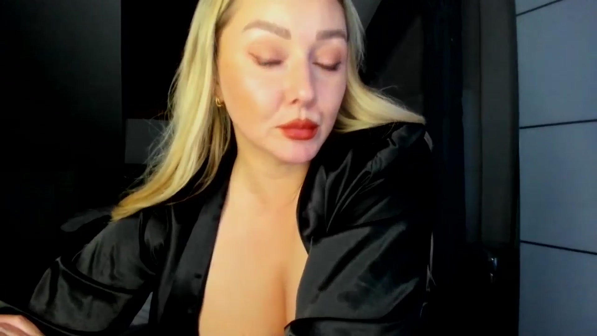 Gallery image thumbnail from Mi_Ha's myfreecams stream on, 04/25/2026, 19:38 image 9 of 20