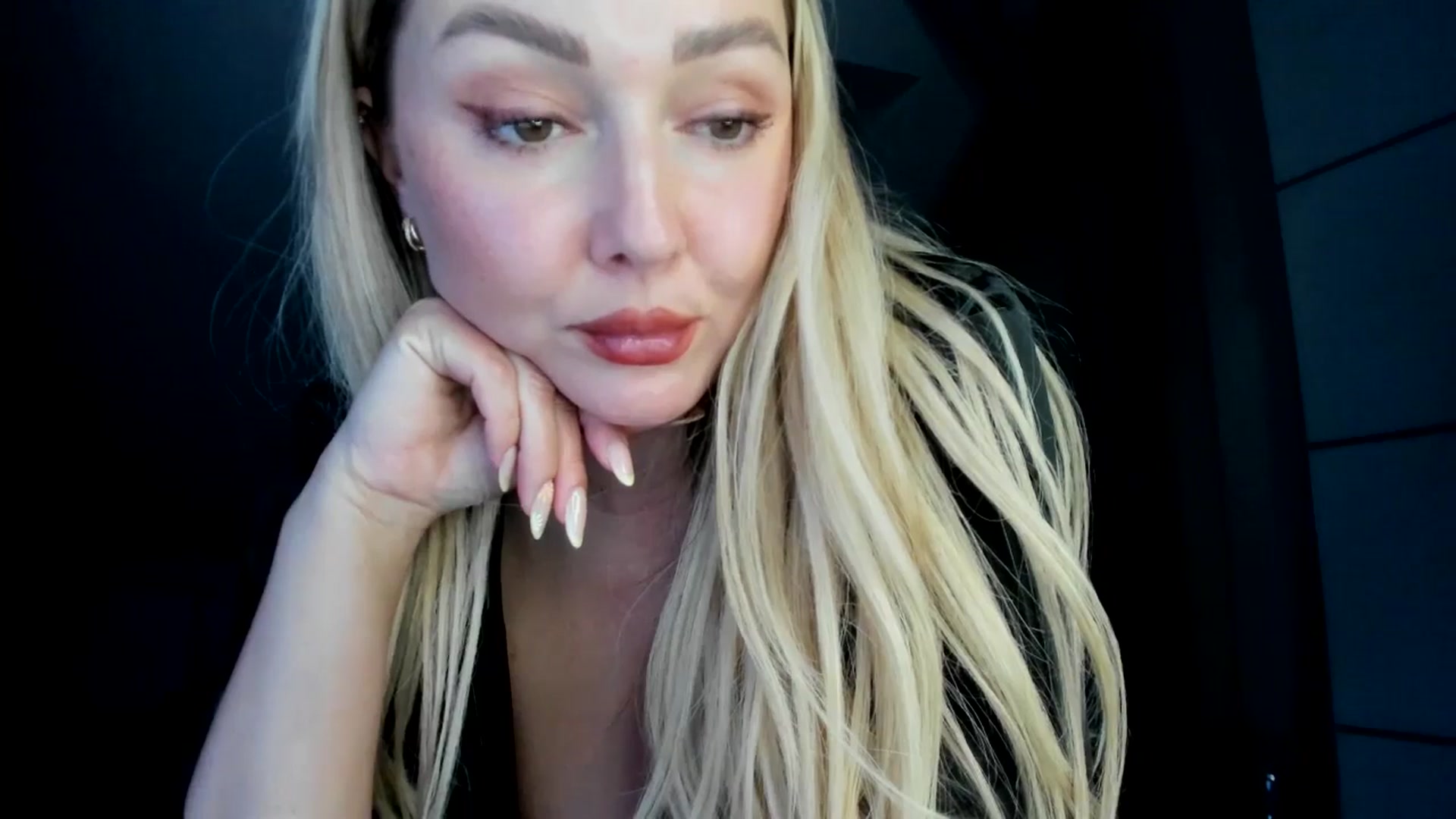 Gallery image thumbnail from Mi_Ha's myfreecams stream on, 04/25/2026, 21:09 image 15 of 20