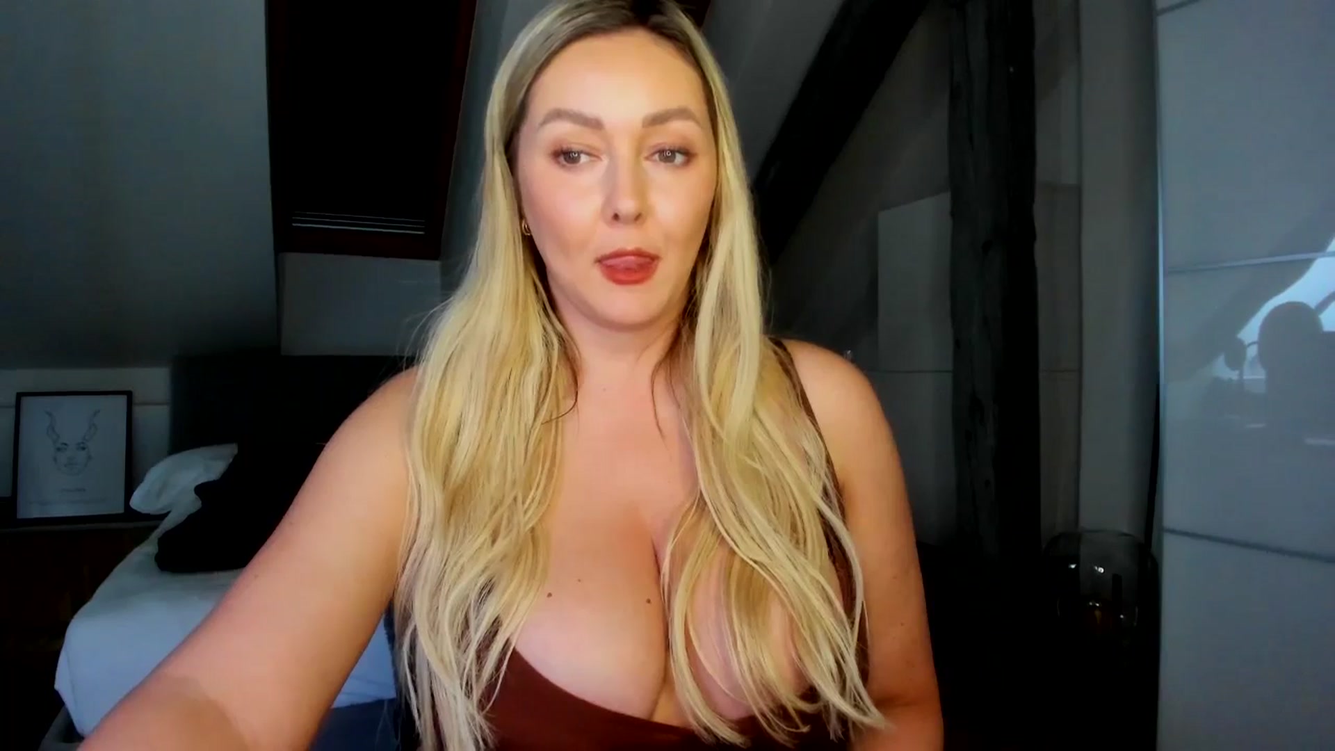 Gallery image thumbnail from Mi_Ha's myfreecams stream on, 04/26/2026, 14:34 image 9 of 20