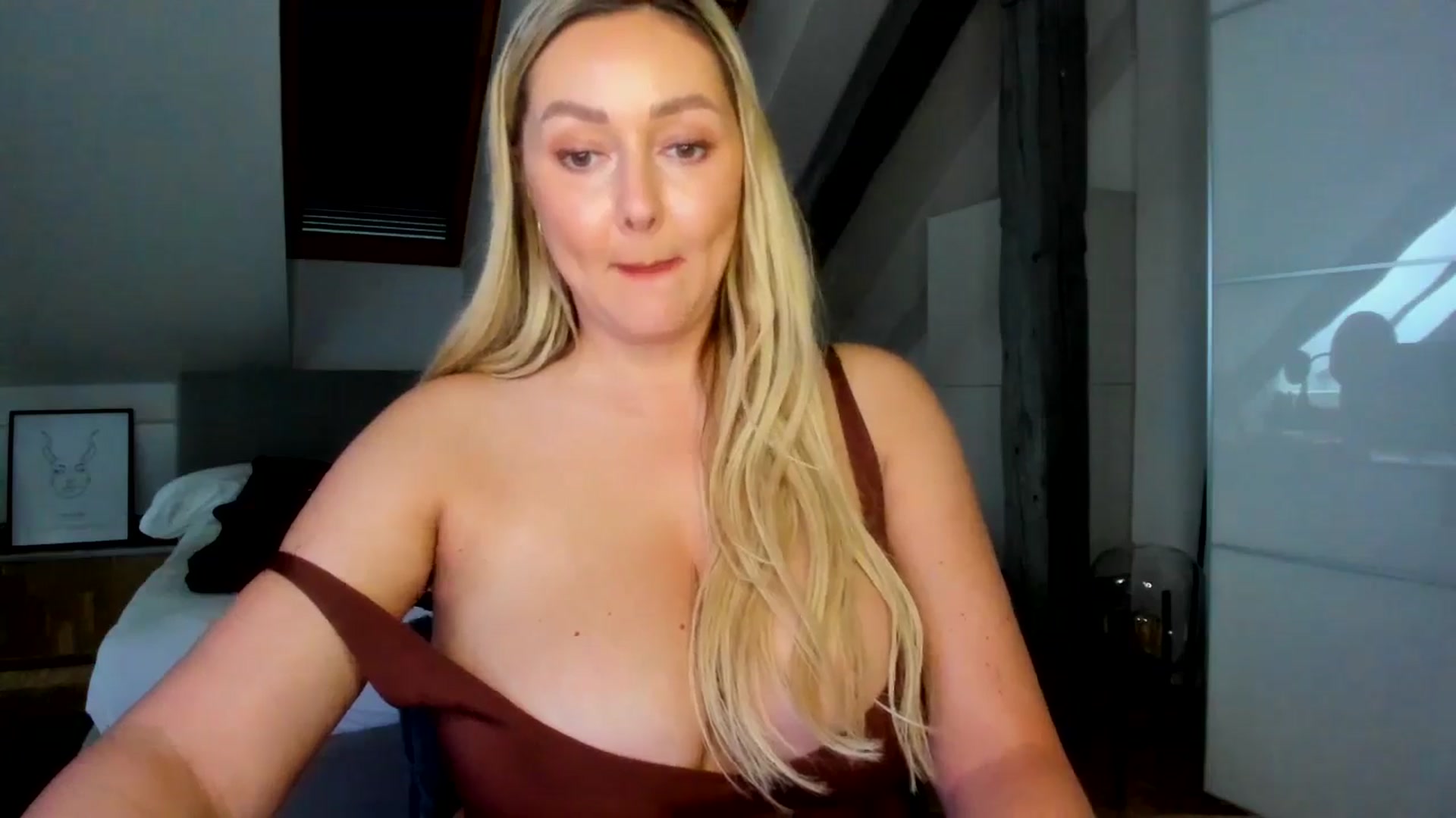 Gallery image thumbnail from Mi_Ha's myfreecams stream on, 04/26/2026, 16:19 image 17 of 20