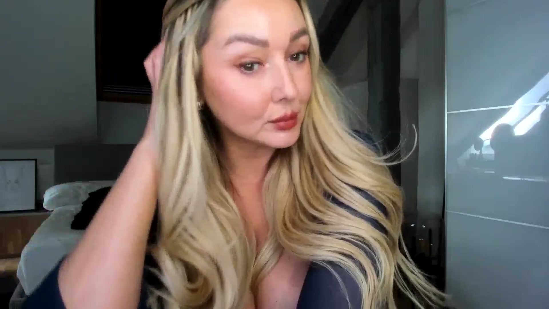 Gallery image thumbnail from Mi_Ha's myfreecams stream on, 04/27/2026, 12:43 image 11 of 20