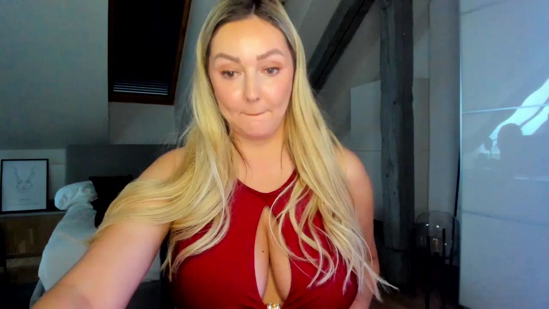 Gallery image thumbnail from Mi_Ha's myfreecams stream on, 04/28/2026, 16:33 image 16 of 20