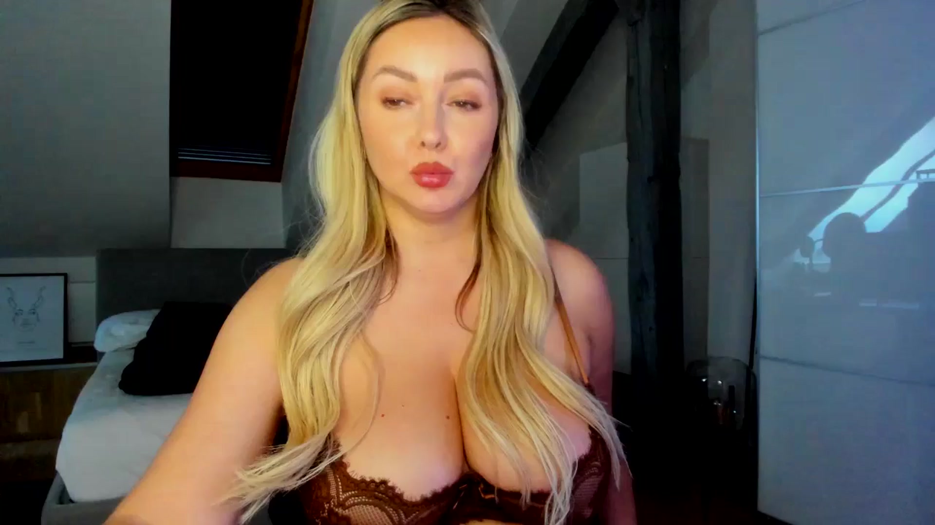 Gallery image thumbnail from Mi_Ha's myfreecams stream on, 04/29/2026, 16:46 image 20 of 20