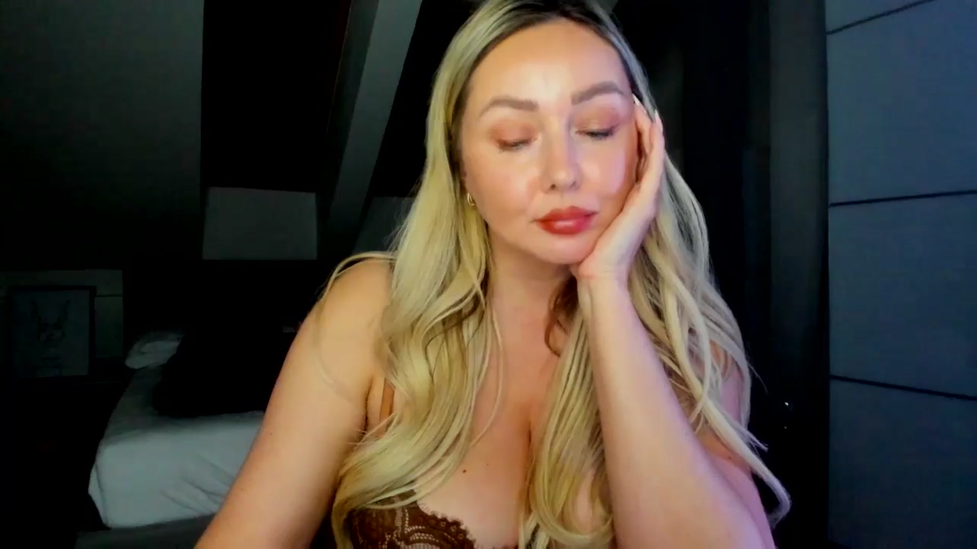 Gallery image thumbnail from Mi_Ha's myfreecams stream on, 04/29/2026, 20:39 image 12 of 20