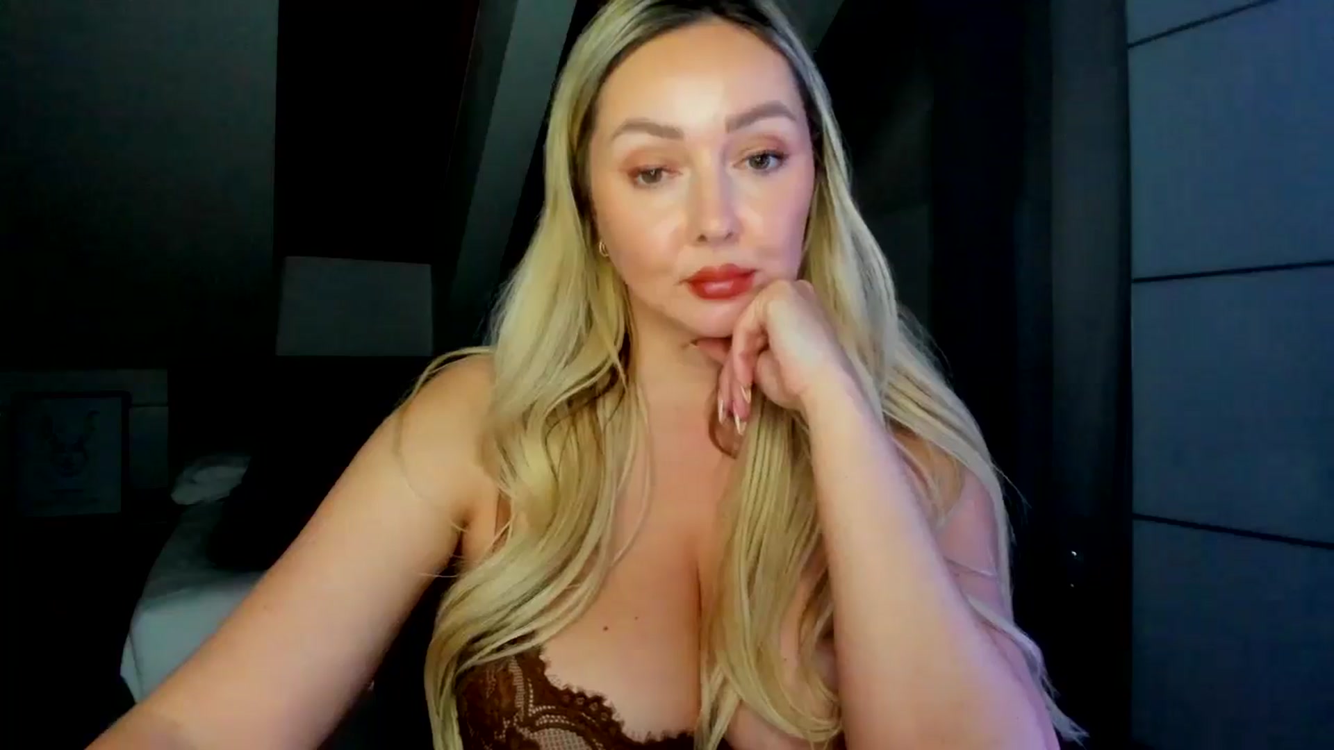 Gallery image thumbnail from Mi_Ha's myfreecams stream on, 04/29/2026, 20:39 image 13 of 20