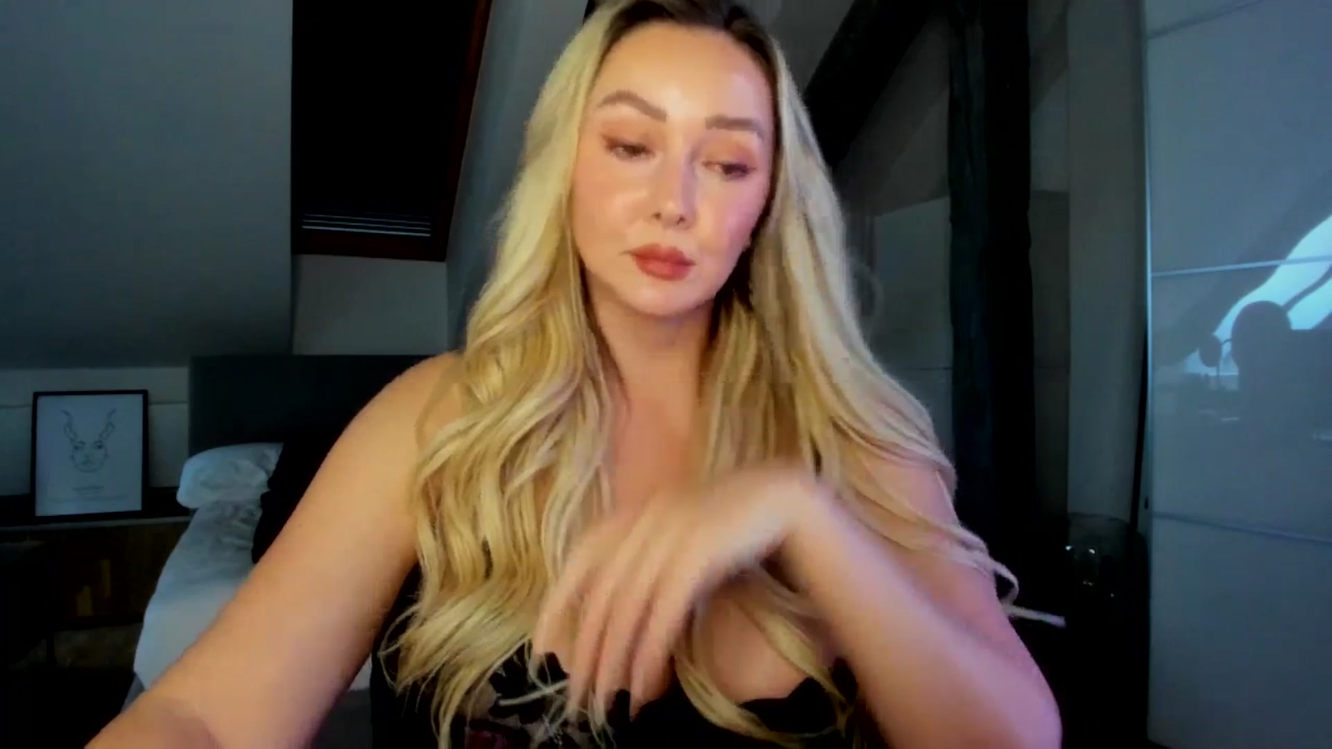 Gallery image thumbnail from Mi_Ha's myfreecams stream on, 04/30/2026, 16:41 image 2 of 20