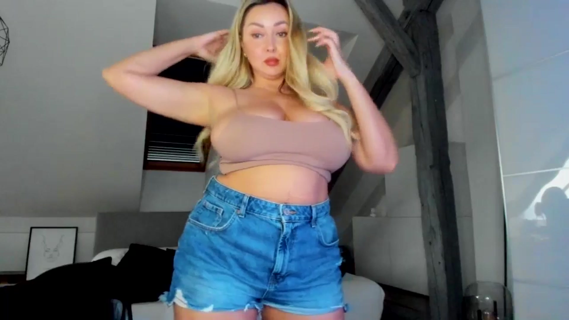 Gallery image thumbnail from Mi_Ha's myfreecams stream on, 05/04/2026, 13:59 image 14 of 20