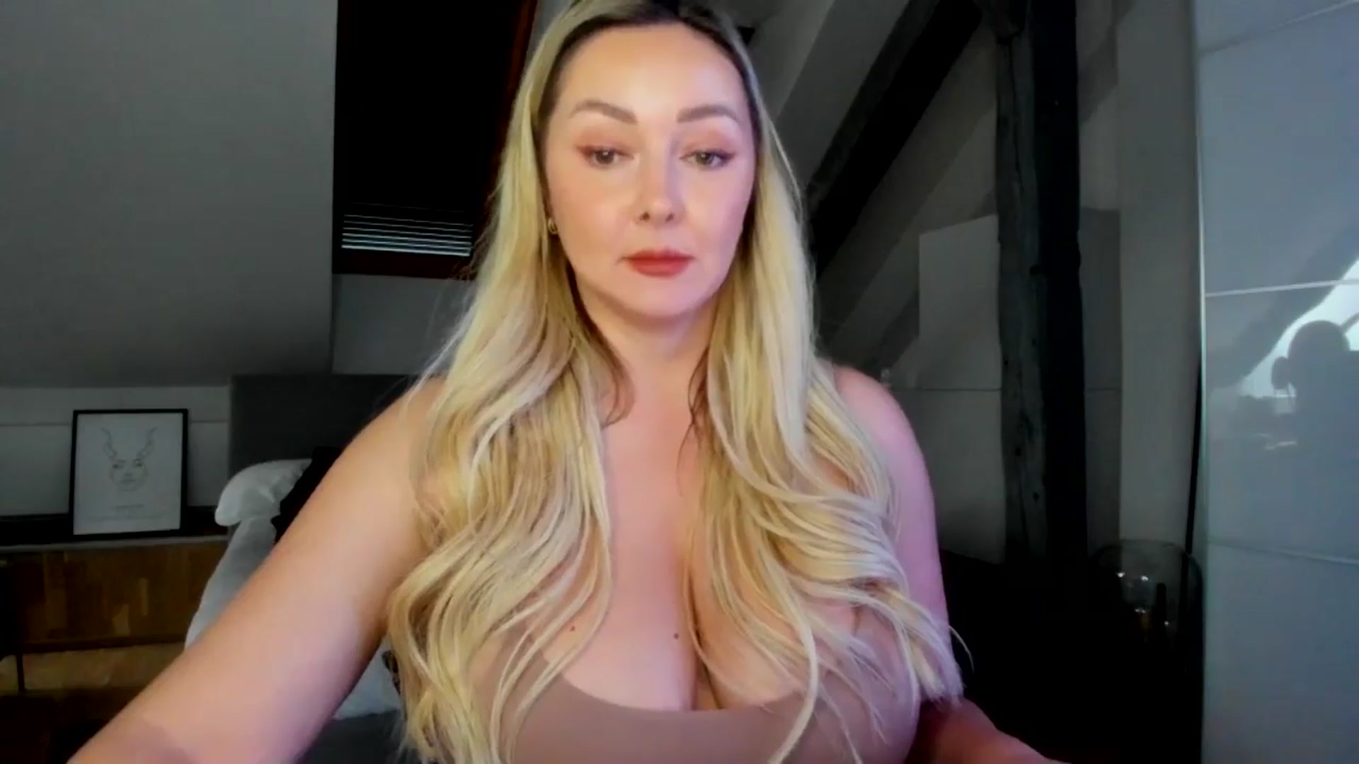 Gallery image thumbnail from Mi_Ha's myfreecams stream on, 05/04/2026, 13:59 image 3 of 20