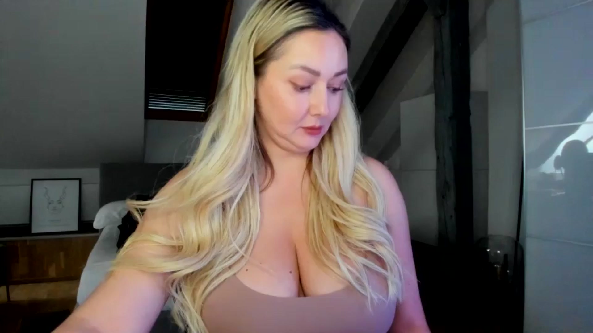Gallery image thumbnail from Mi_Ha's myfreecams stream on, 05/04/2026, 13:59 image 1 of 20