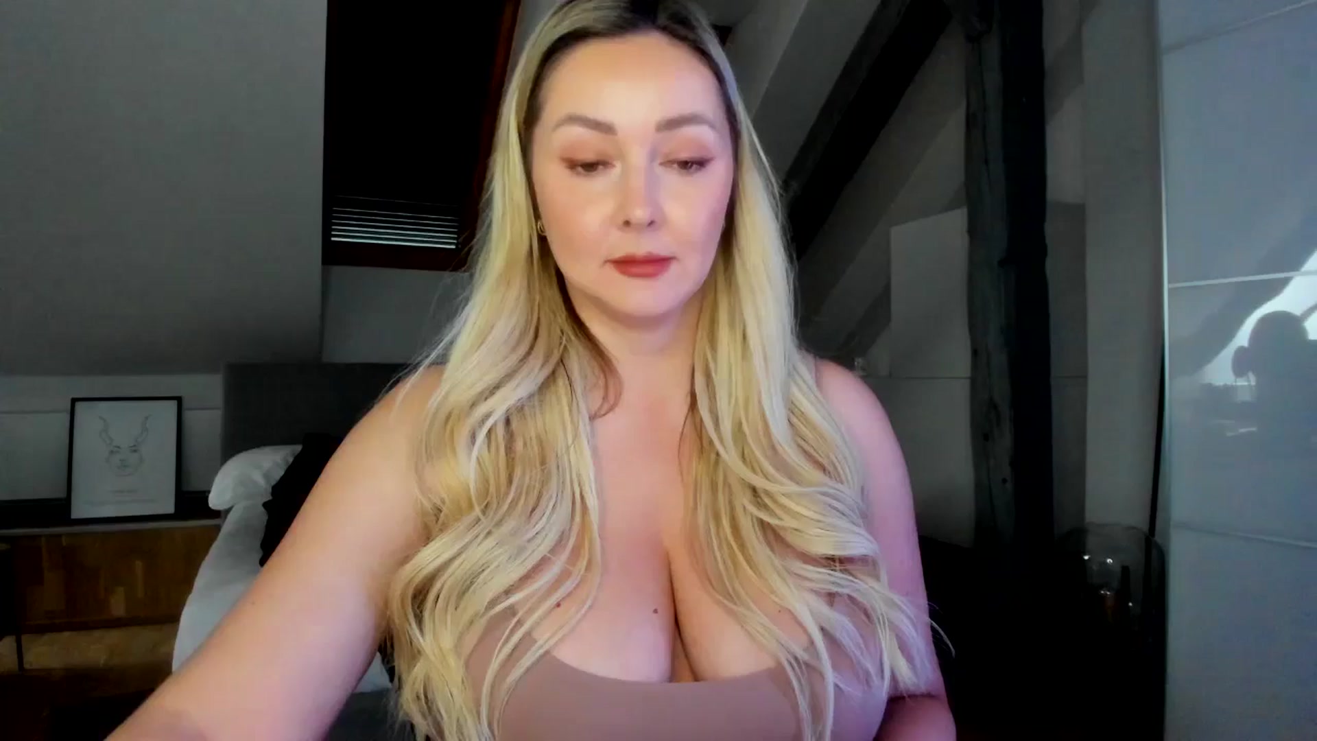 Gallery image thumbnail from Mi_Ha's myfreecams stream on, 05/04/2026, 13:59 image 4 of 20