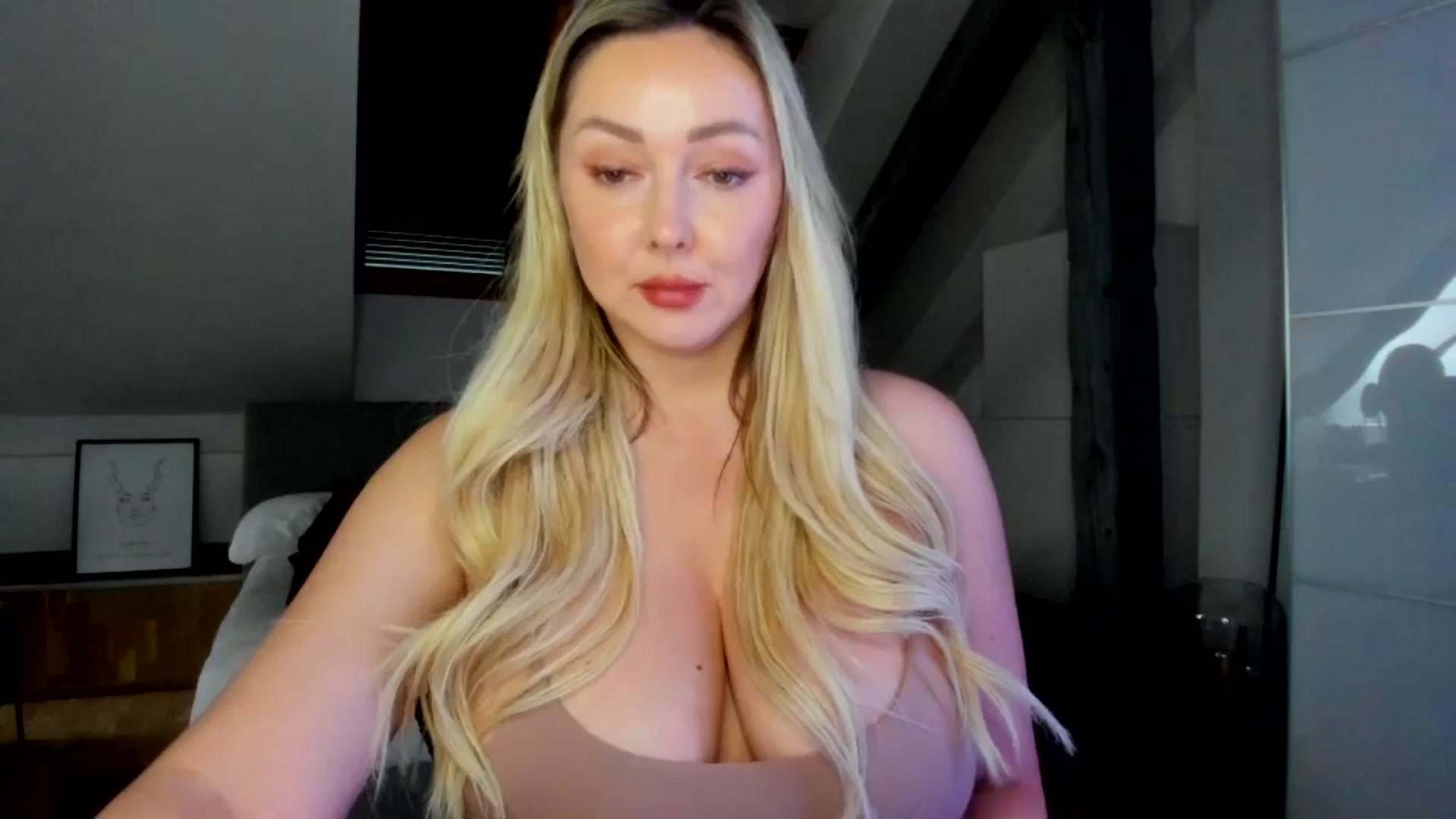 Gallery image thumbnail from Mi_Ha's myfreecams stream on, 05/04/2026, 13:59 image 13 of 20