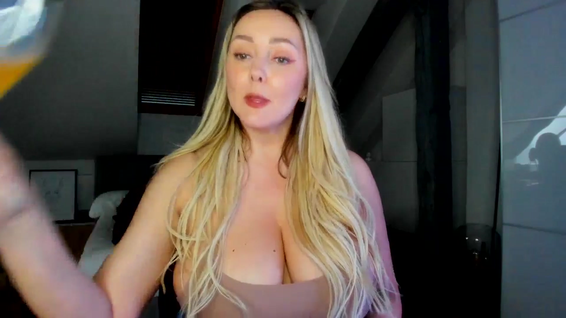 Gallery image thumbnail from Mi_Ha's myfreecams stream on, 05/04/2026, 16:19 image 9 of 20
