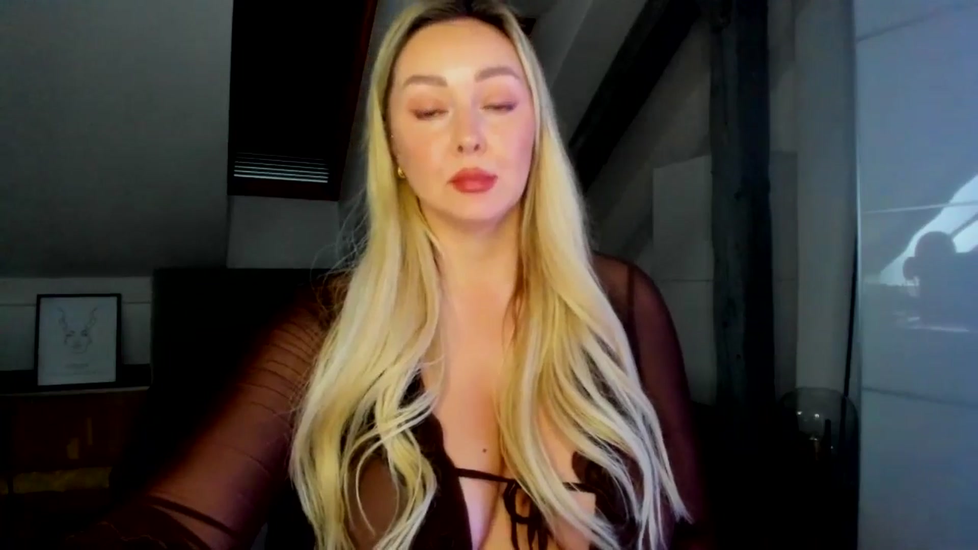 Gallery image thumbnail from Mi_Ha's myfreecams stream on, 05/05/2026, 13:27 image 11 of 20