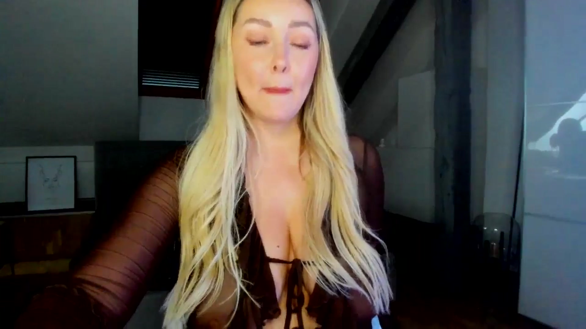 Gallery image thumbnail from Mi_Ha's myfreecams stream on, 05/05/2026, 14:18 image 11 of 20