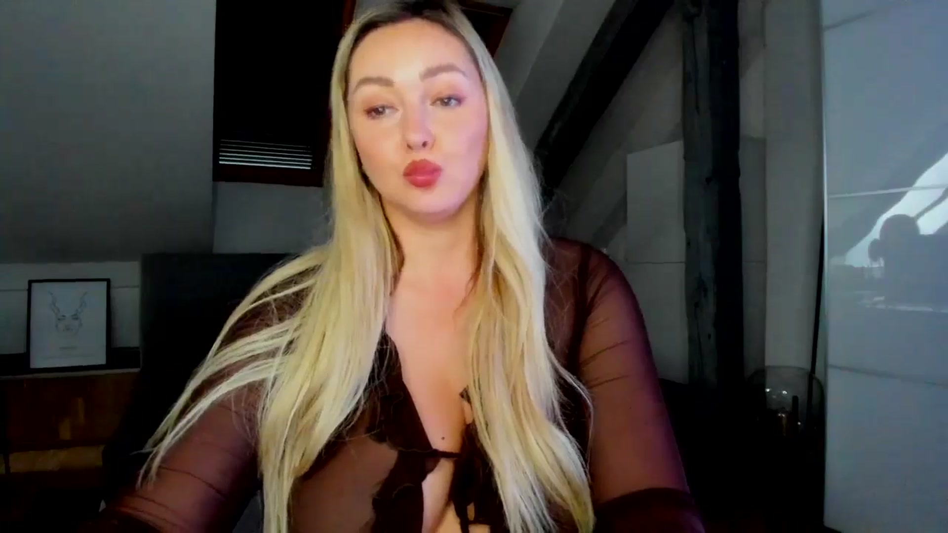 Gallery image thumbnail from Mi_Ha's myfreecams stream on, 05/05/2026, 15:53 image 9 of 20
