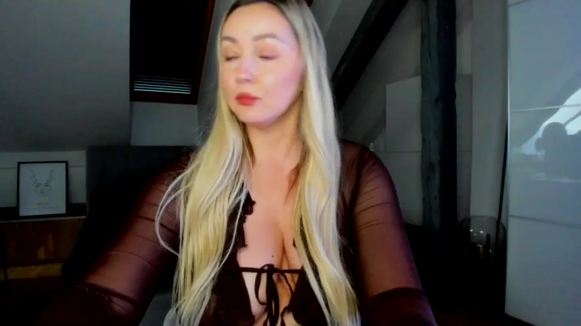 Gallery image thumbnail from Mi_Ha's myfreecams stream on, 05/05/2026, 15:53 image 17 of 20