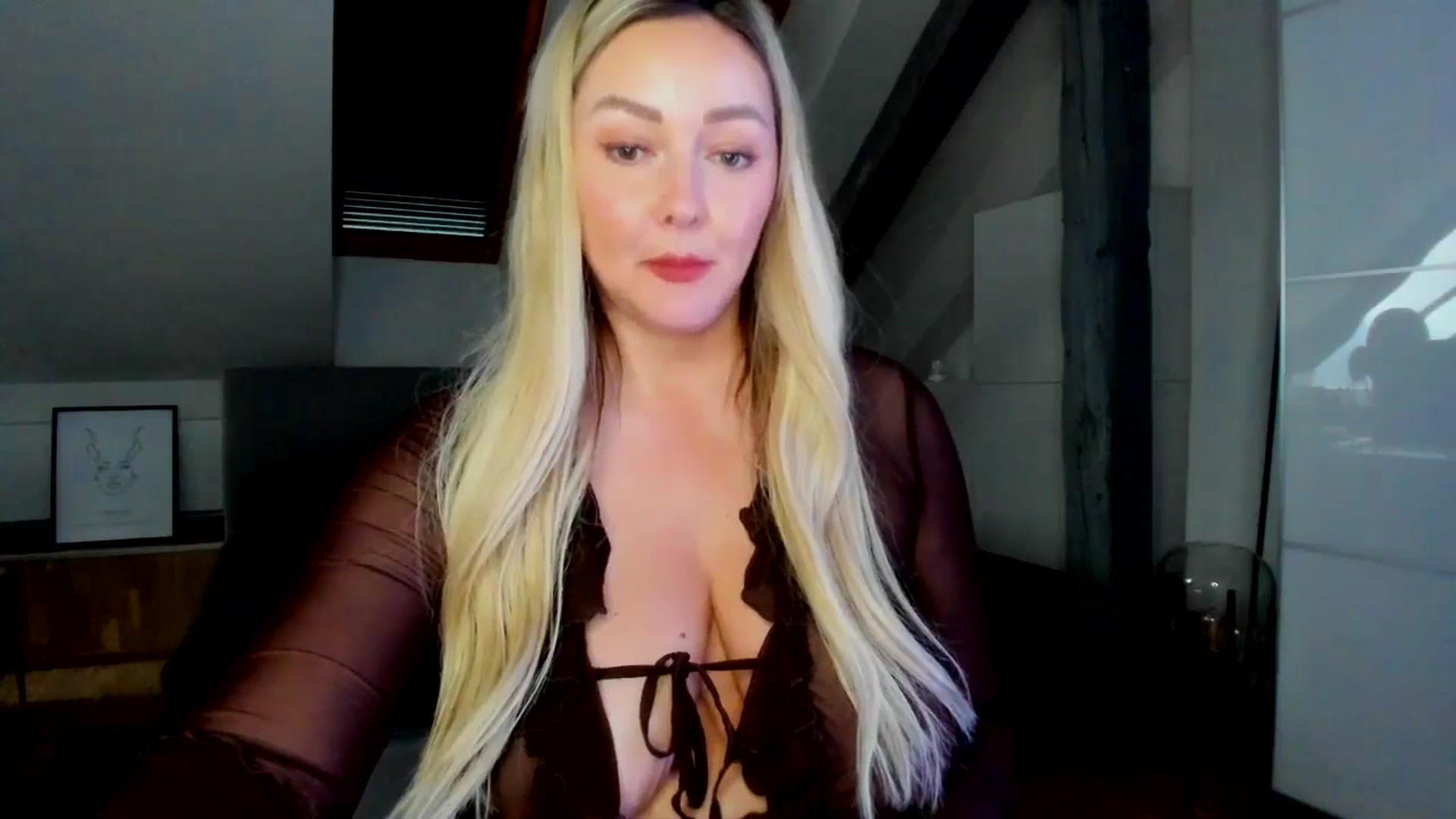 Gallery image thumbnail from Mi_Ha's myfreecams stream on, 05/05/2026, 15:53 image 15 of 20