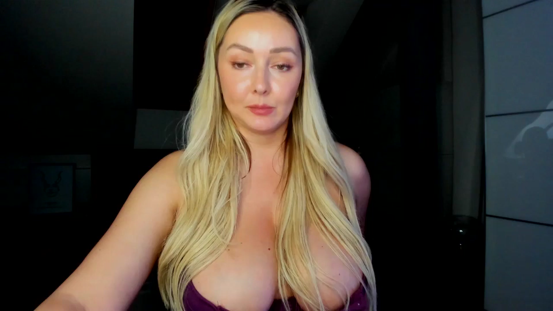 Gallery image thumbnail from Mi_Ha's myfreecams stream on, 05/06/2026, 16:08 image 4 of 20