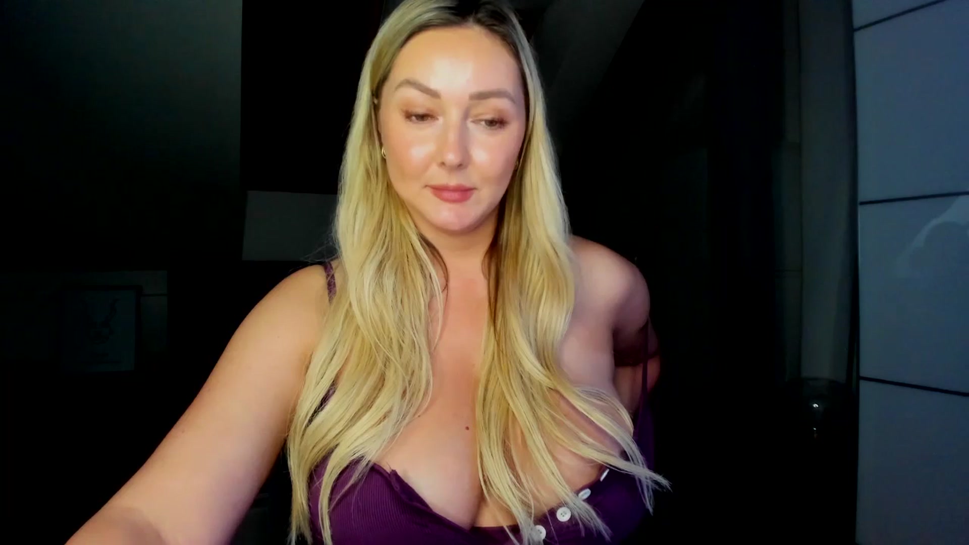 Gallery image thumbnail from Mi_Ha's myfreecams stream on, 05/06/2026, 16:08 image 16 of 20