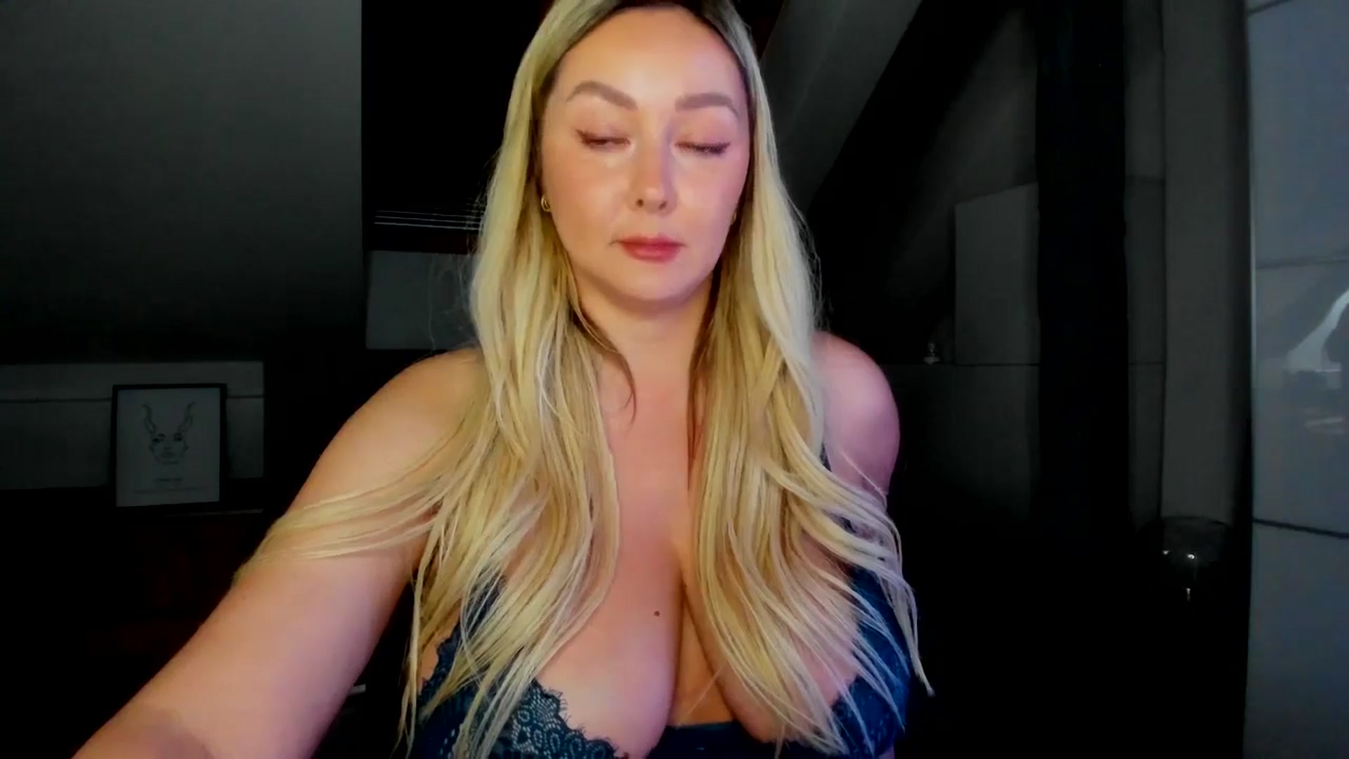 Gallery image thumbnail from Mi_Ha's myfreecams stream on, 05/11/2026, 13:39 image 18 of 20