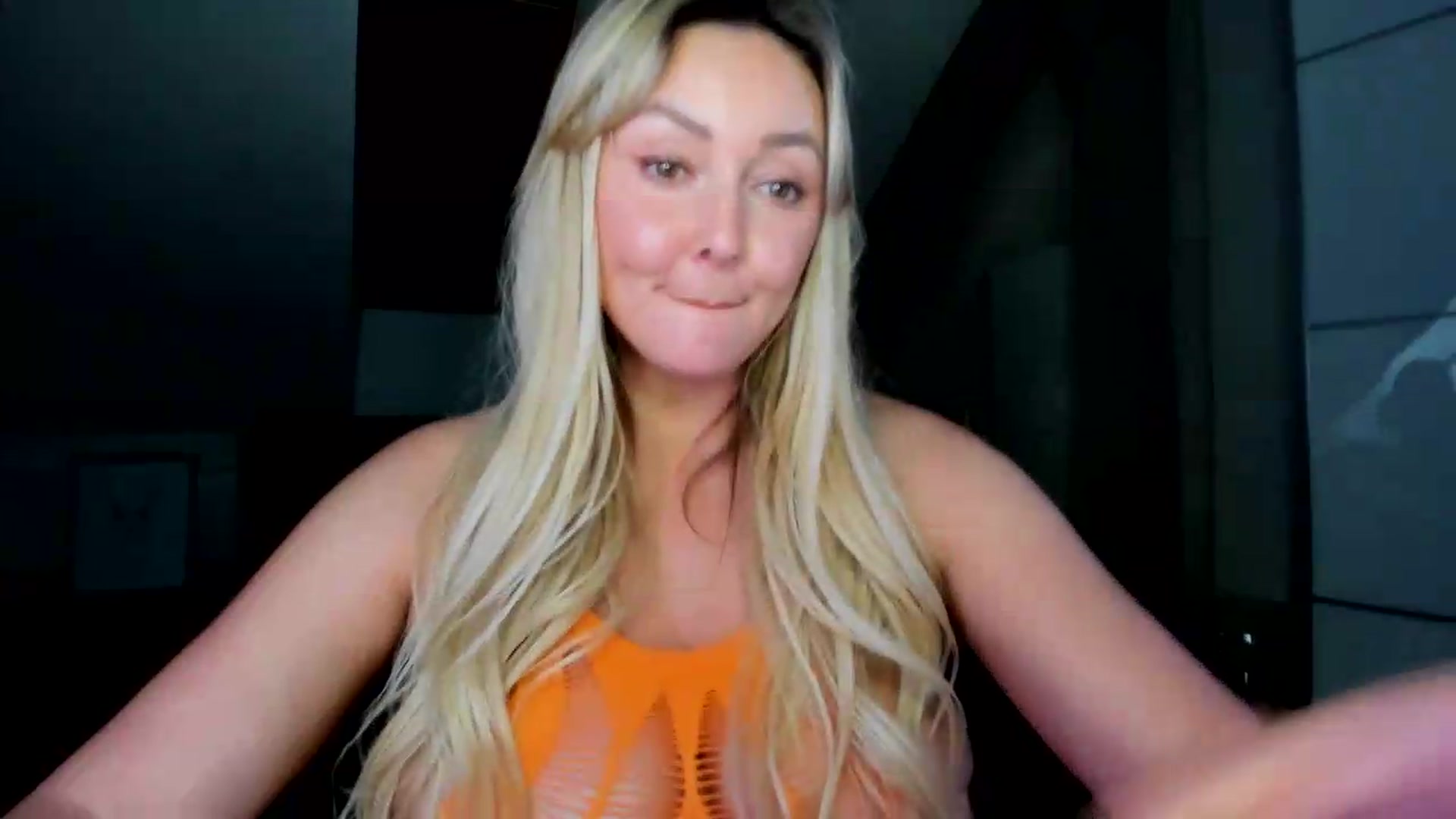 Gallery image thumbnail from Mi_Ha's myfreecams stream on, 05/13/2026, 17:01 image 16 of 20