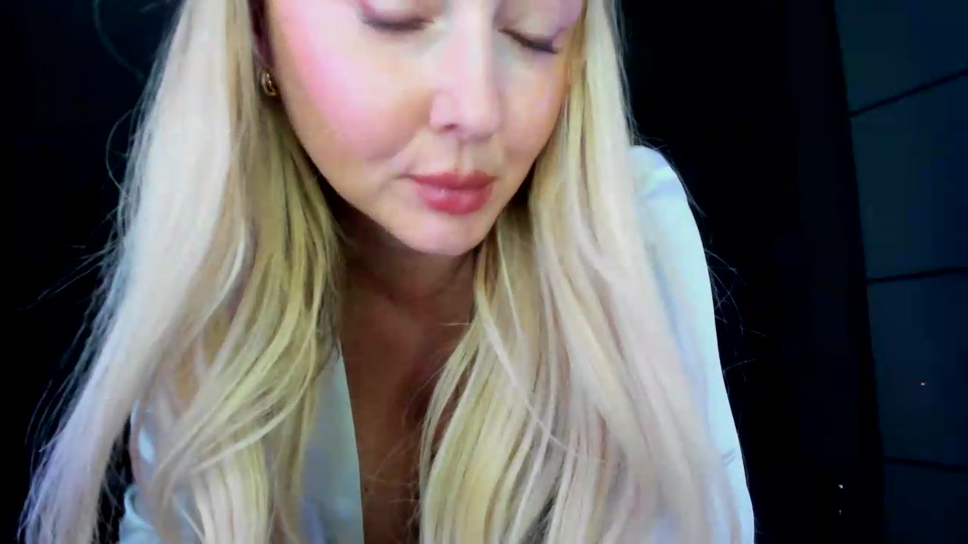 Gallery image thumbnail from Mi_Ha's myfreecams stream on, 05/14/2026, 20:20 image 11 of 20