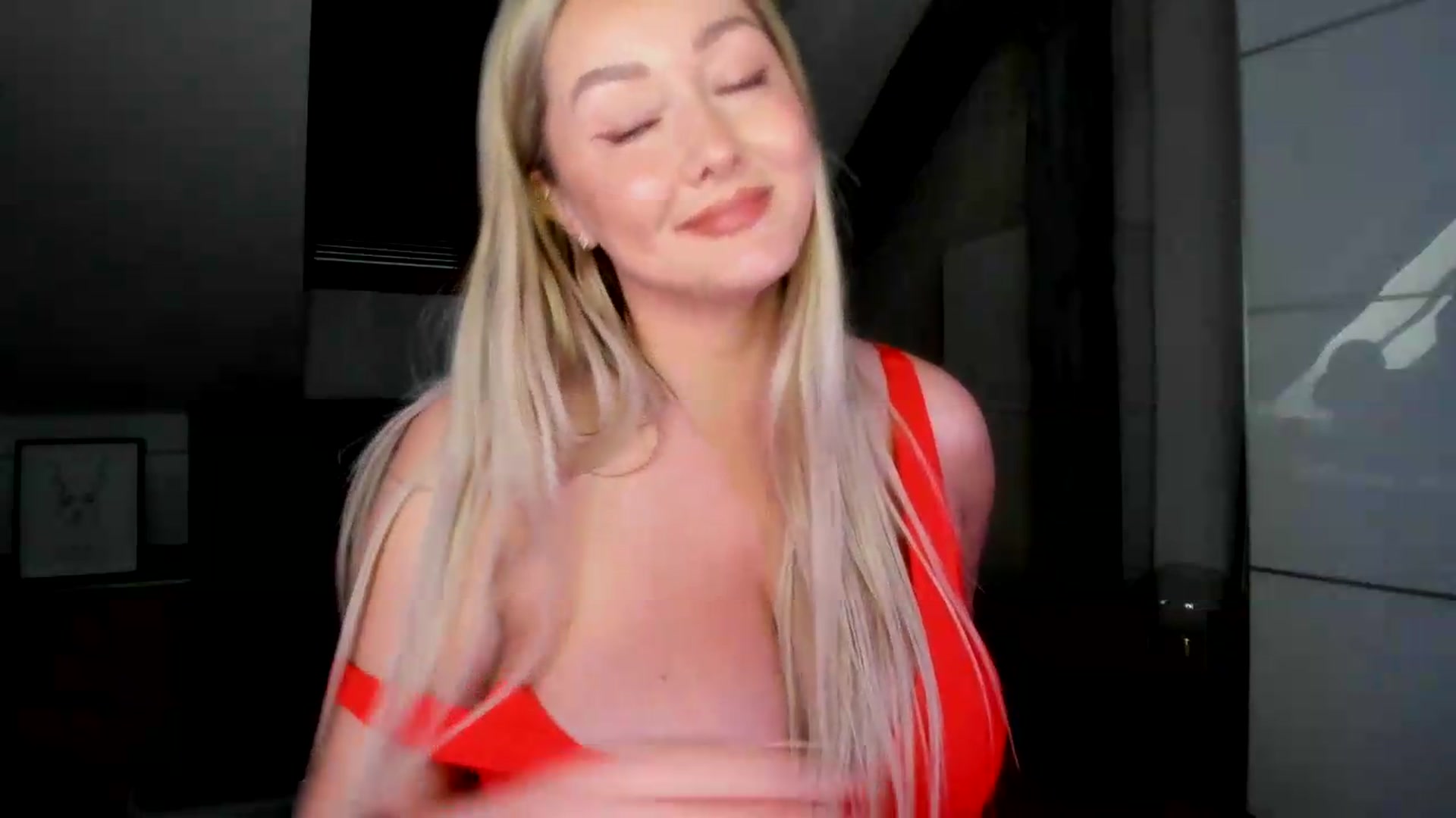 Gallery image thumbnail from Mi_Ha's myfreecams stream on, 05/20/2026, 13:41 image 6 of 20