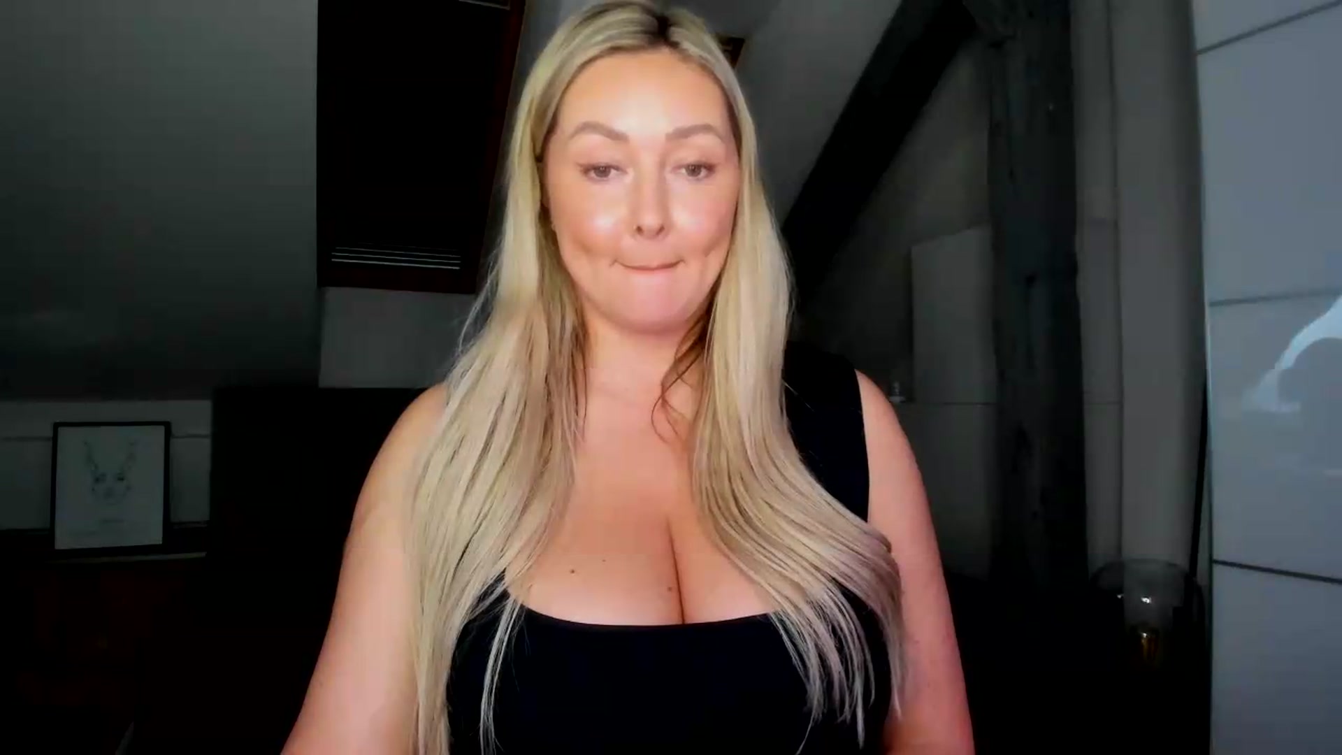 Gallery image thumbnail from Mi_Ha's myfreecams stream on, 05/21/2026, 16:34 image 2 of 20