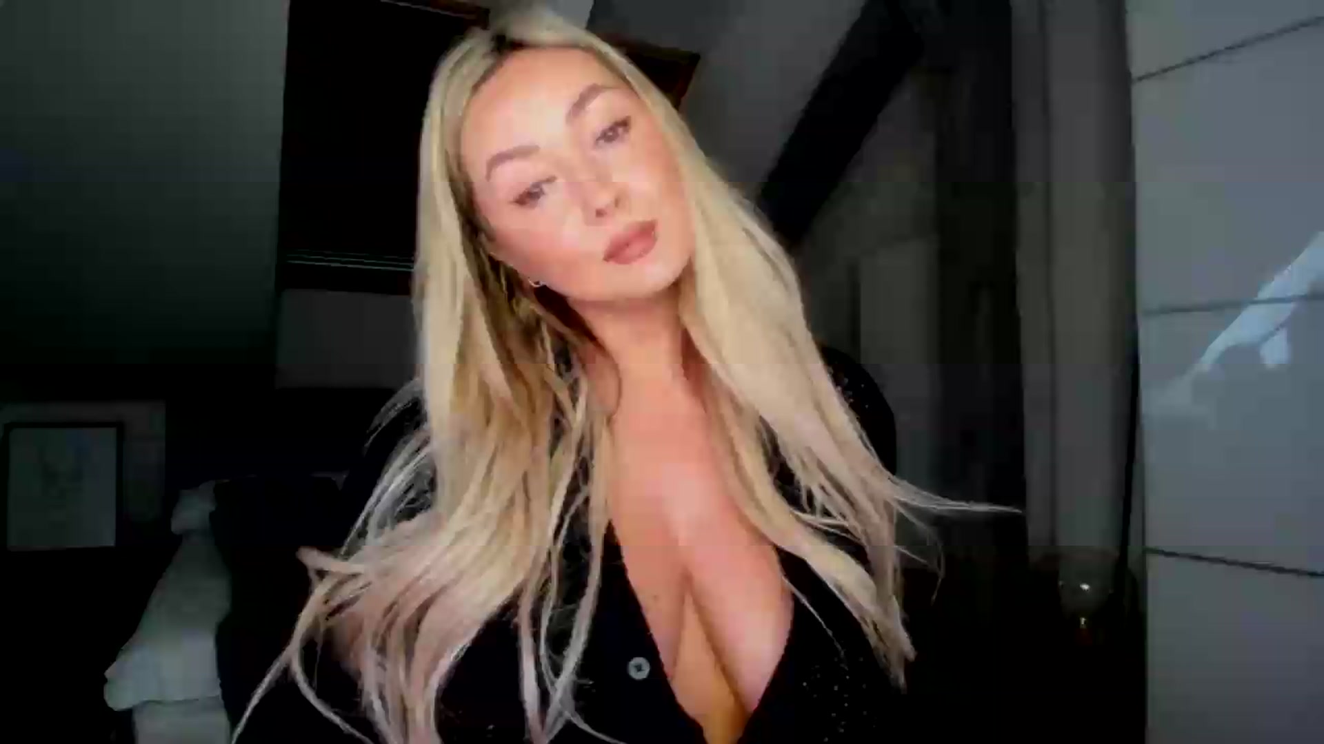 Gallery image thumbnail from Mi_Ha's myfreecams stream on, 05/28/2026, 14:15 image 11 of 20