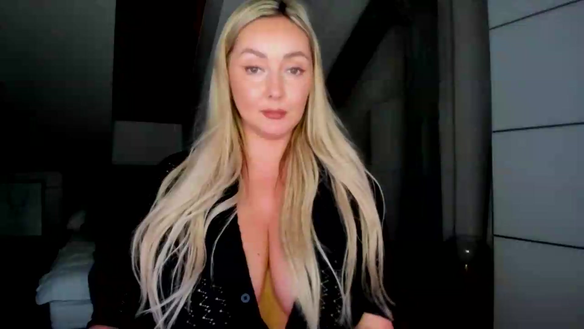 Gallery image thumbnail from Mi_Ha's myfreecams stream on, 05/28/2026, 21:21 image 15 of 20