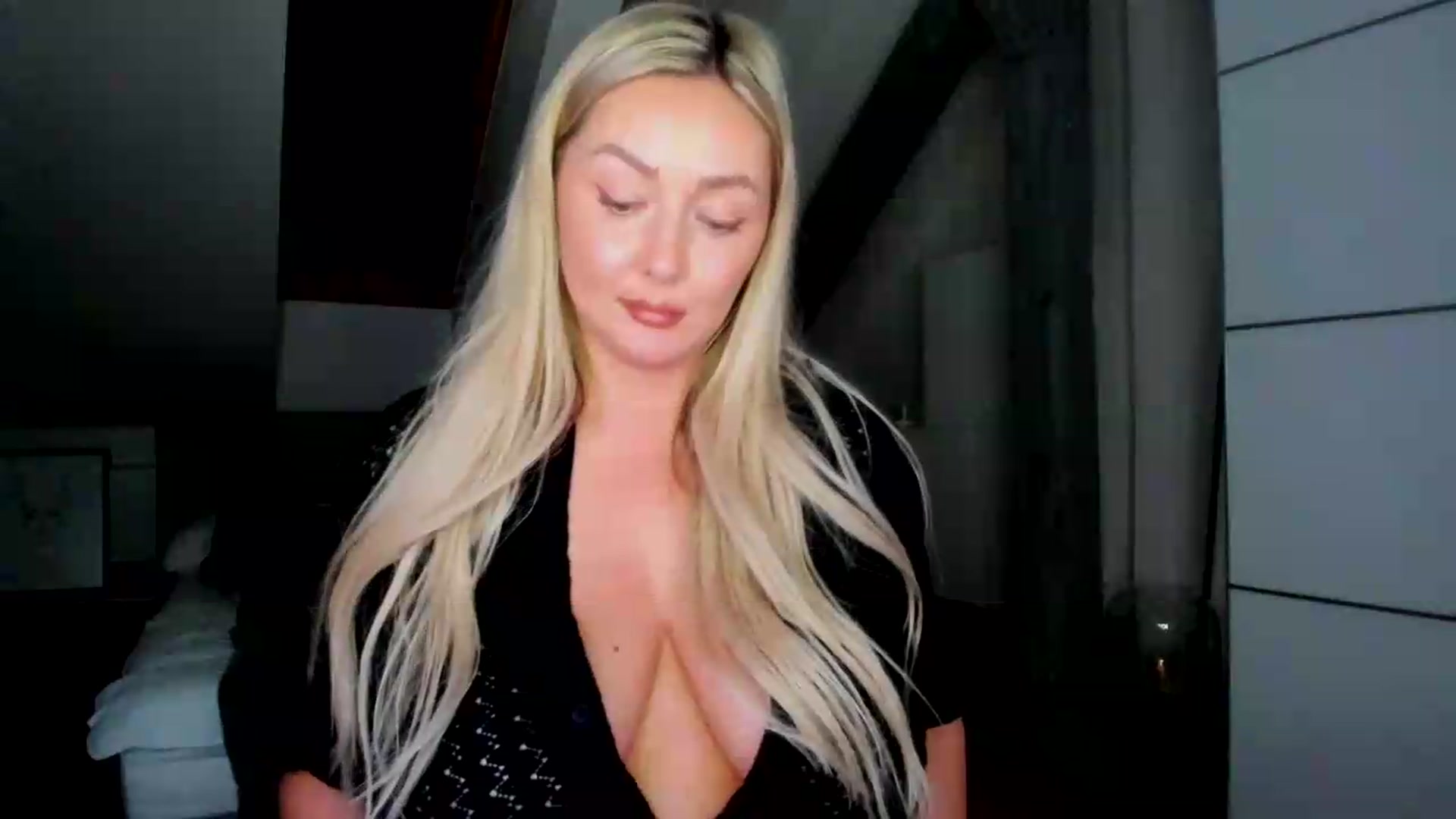 Gallery image thumbnail from Mi_Ha's myfreecams stream on, 05/28/2026, 21:21 image 19 of 20