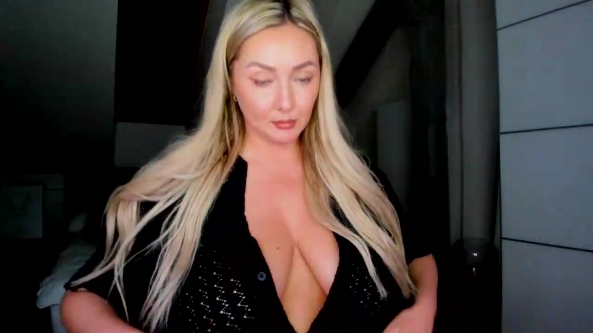 Gallery image thumbnail from Mi_Ha's myfreecams stream on, 05/28/2026, 21:21 image 8 of 20