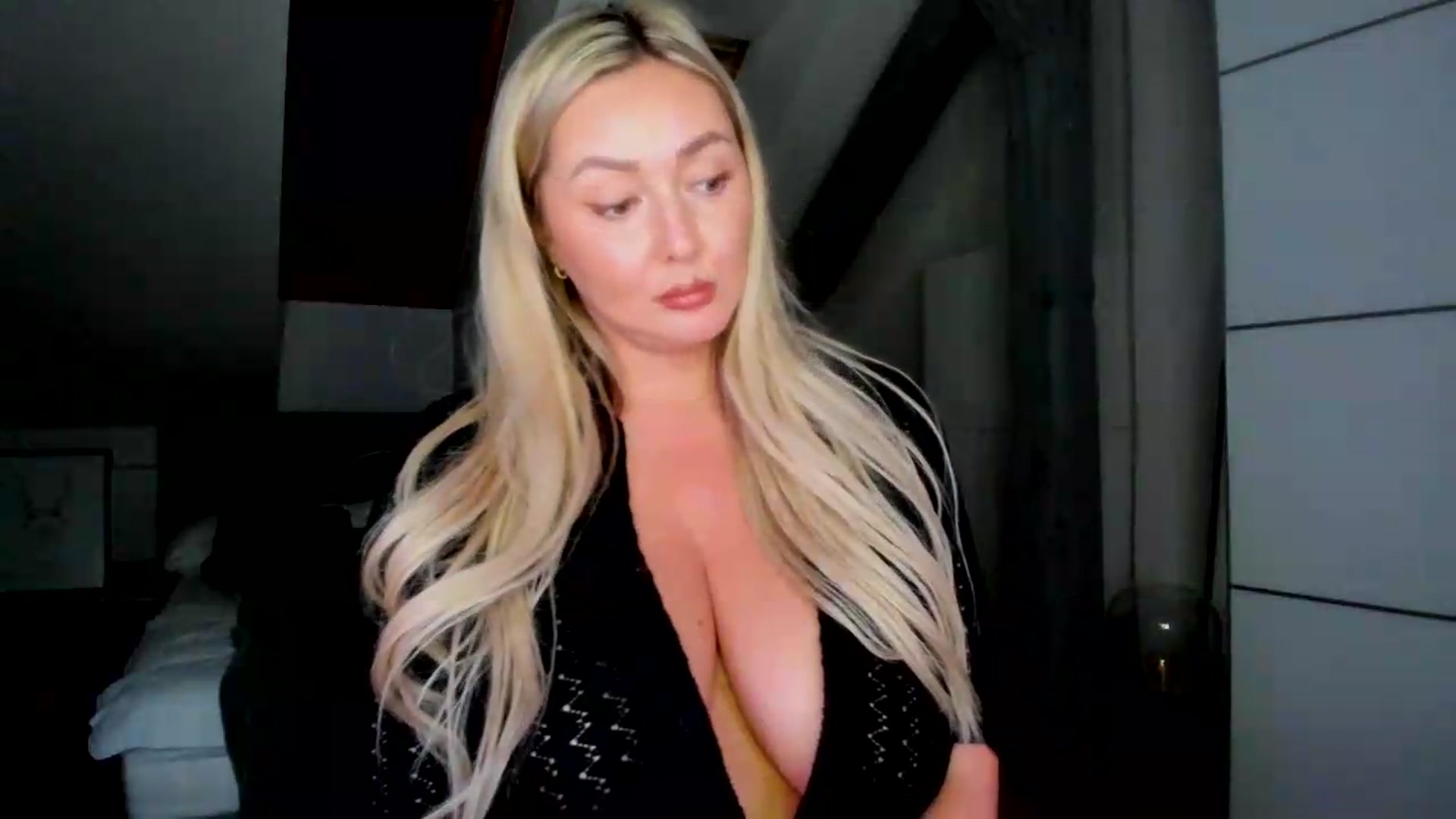 Gallery image thumbnail from Mi_Ha's myfreecams stream on, 05/28/2026, 21:21 image 17 of 20