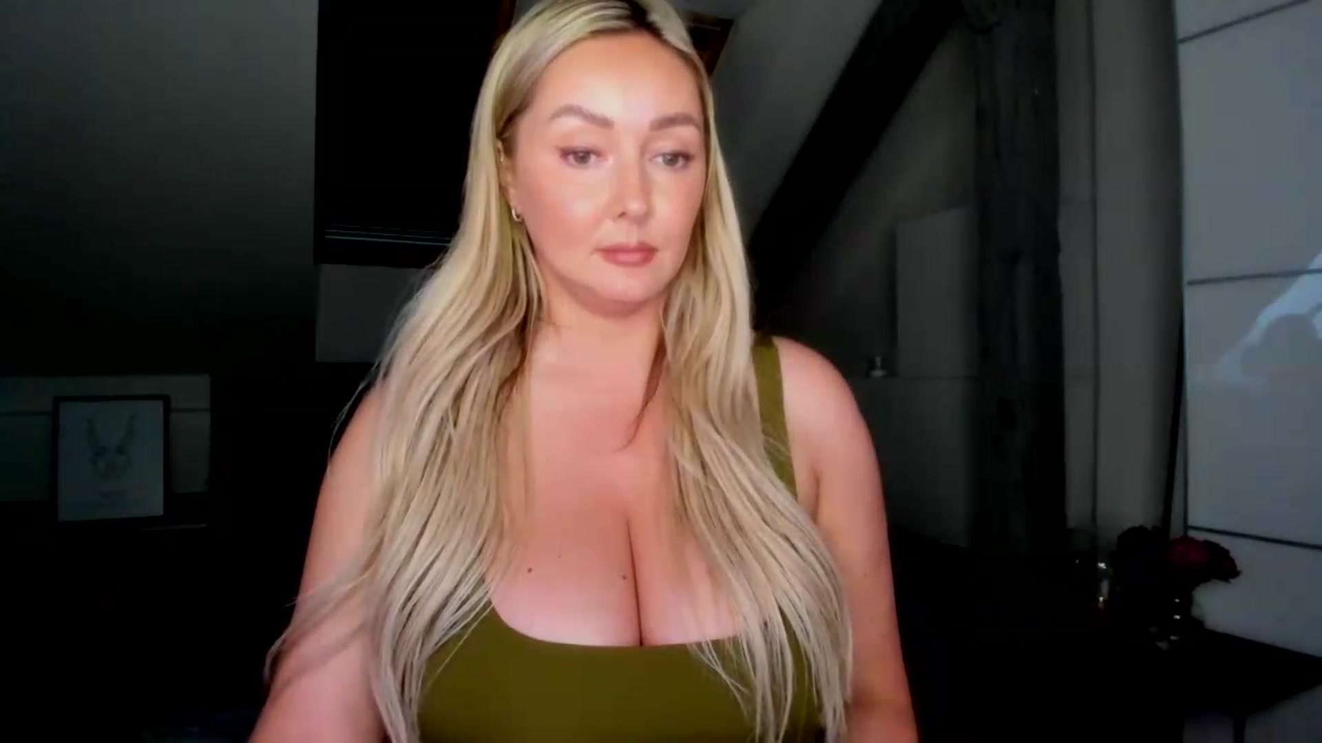 Gallery image thumbnail from Mi_Ha's myfreecams stream on, 05/29/2026, 16:11 image 17 of 20