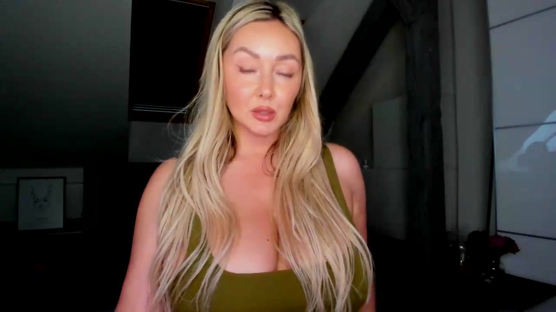 Gallery image thumbnail from Mi_Ha's myfreecams stream on, 05/29/2026, 16:11 image 4 of 20