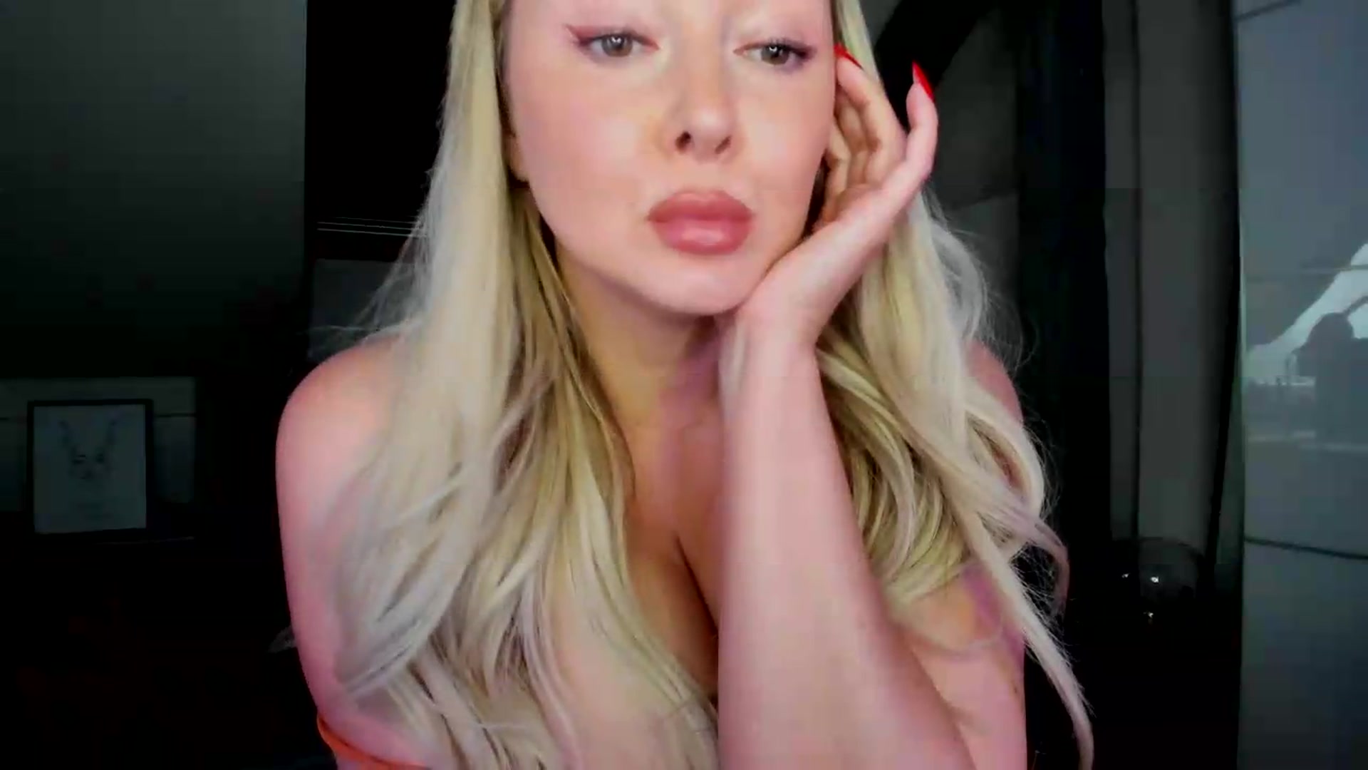 Gallery image thumbnail from Mi_Ha's myfreecams stream on, 06/03/2026, 13:27 image 15 of 20