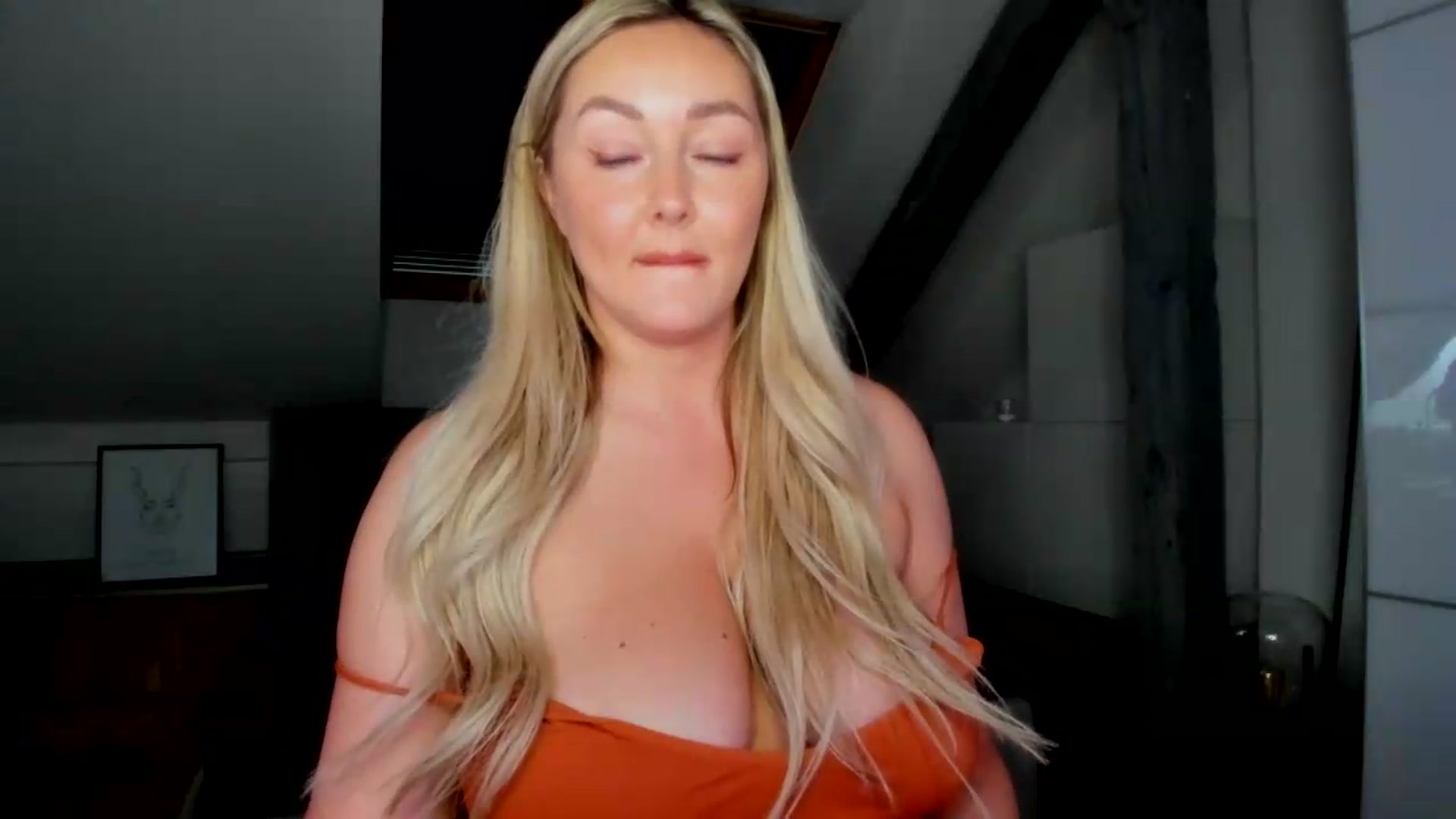 Gallery image thumbnail from Mi_Ha's myfreecams stream on, 06/03/2026, 15:16 image 14 of 20