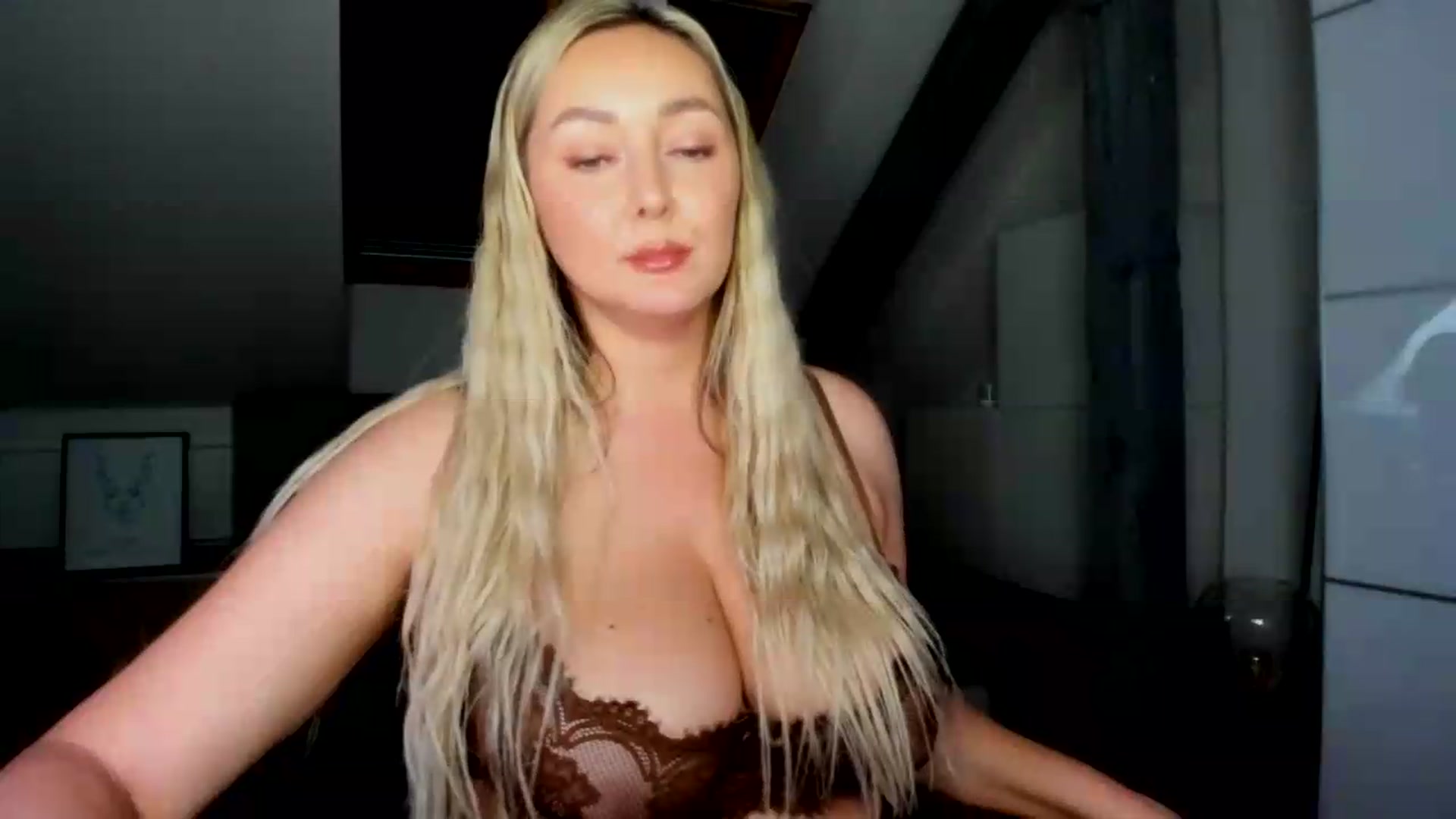 Gallery image thumbnail from Mi_Ha's myfreecams stream on, 06/05/2026, 17:09 image 14 of 20