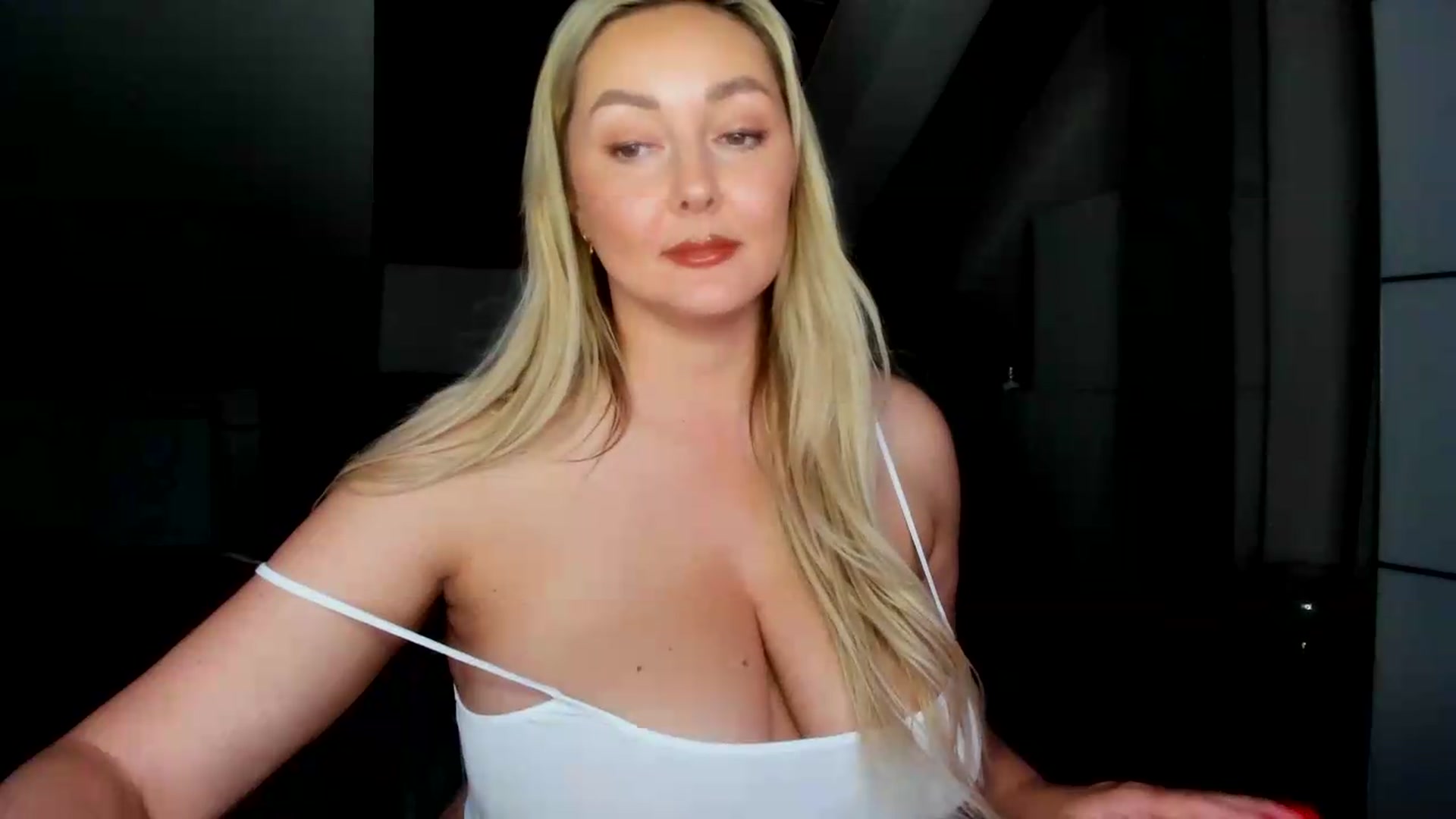 Gallery image thumbnail from Mi_Ha's myfreecams stream on, 06/07/2026, 20:30 image 2 of 20