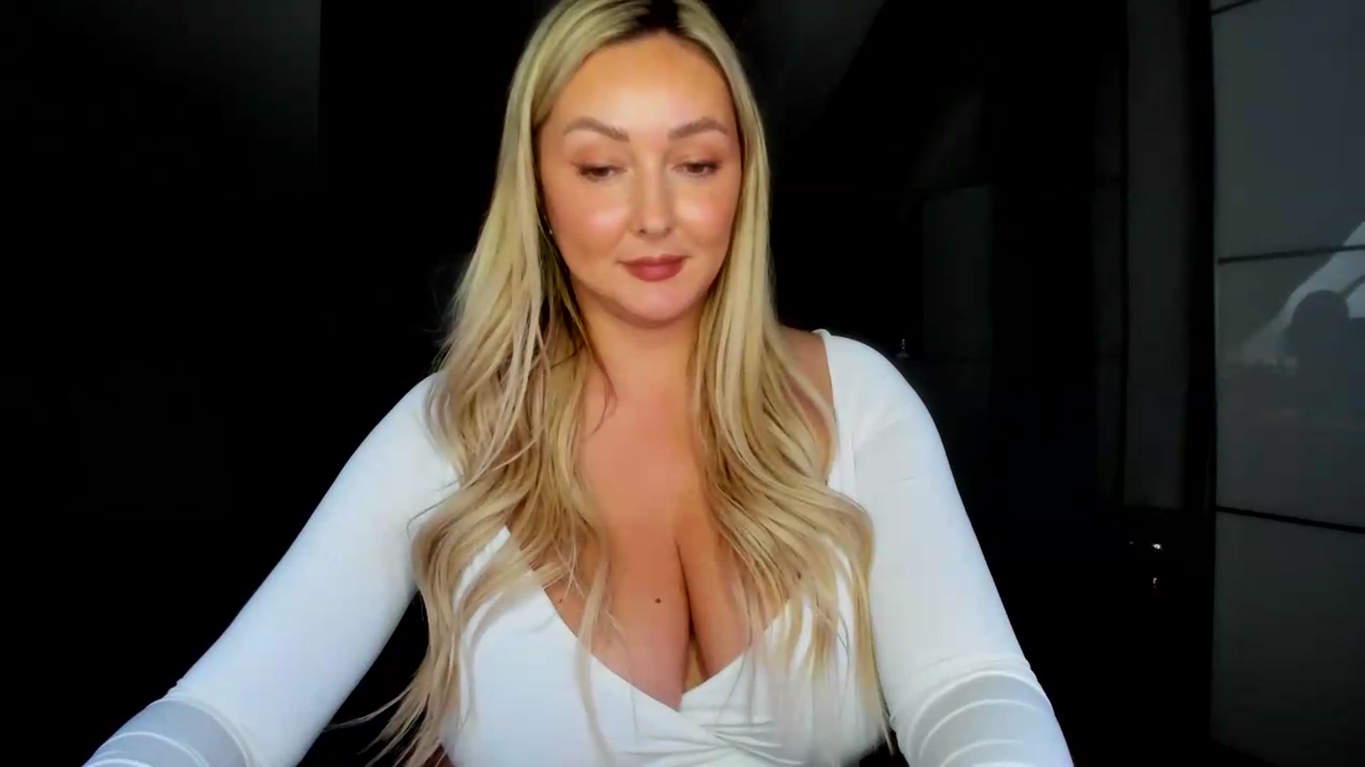 Gallery image thumbnail from Mi_Ha's myfreecams stream on, 06/12/2026, 17:05 image 19 of 20